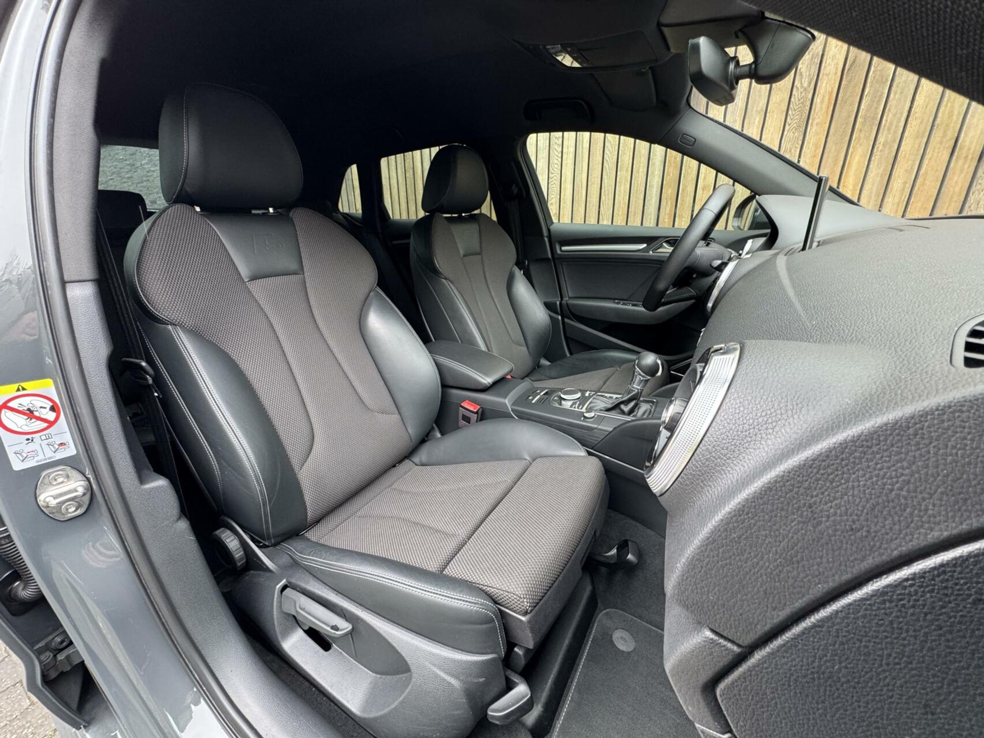 Audi A3 Sportback 1.5 TFSI CoD Sport S Line Edition Automaat | Apple CarPlay | Adaptieve cruise control | Lane assist | Bang&Olufsen audio | 18 inch lichtmetalen velgen | Getint glas | Parkeersensoren voor en achter 44359946-32.jpg | Timcars.nl