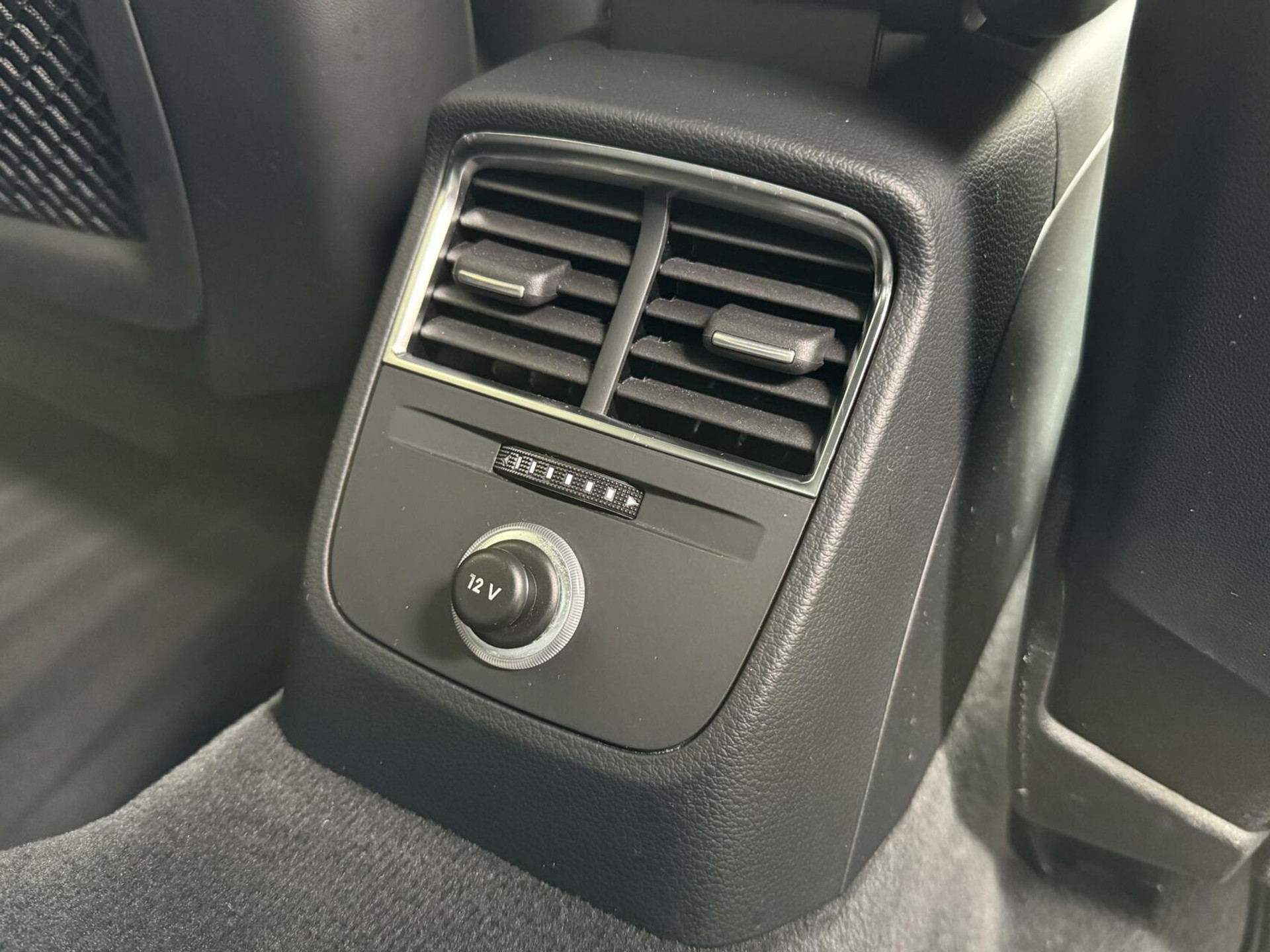 Audi A3 Sportback 1.5 TFSI CoD Sport S Line Edition Automaat | Apple CarPlay | Adaptieve cruise control | Lane assist | Bang&Olufsen audio | 18 inch lichtmetalen velgen | Getint glas | Parkeersensoren voor en achter 44359946-37.jpg | Timcars.nl