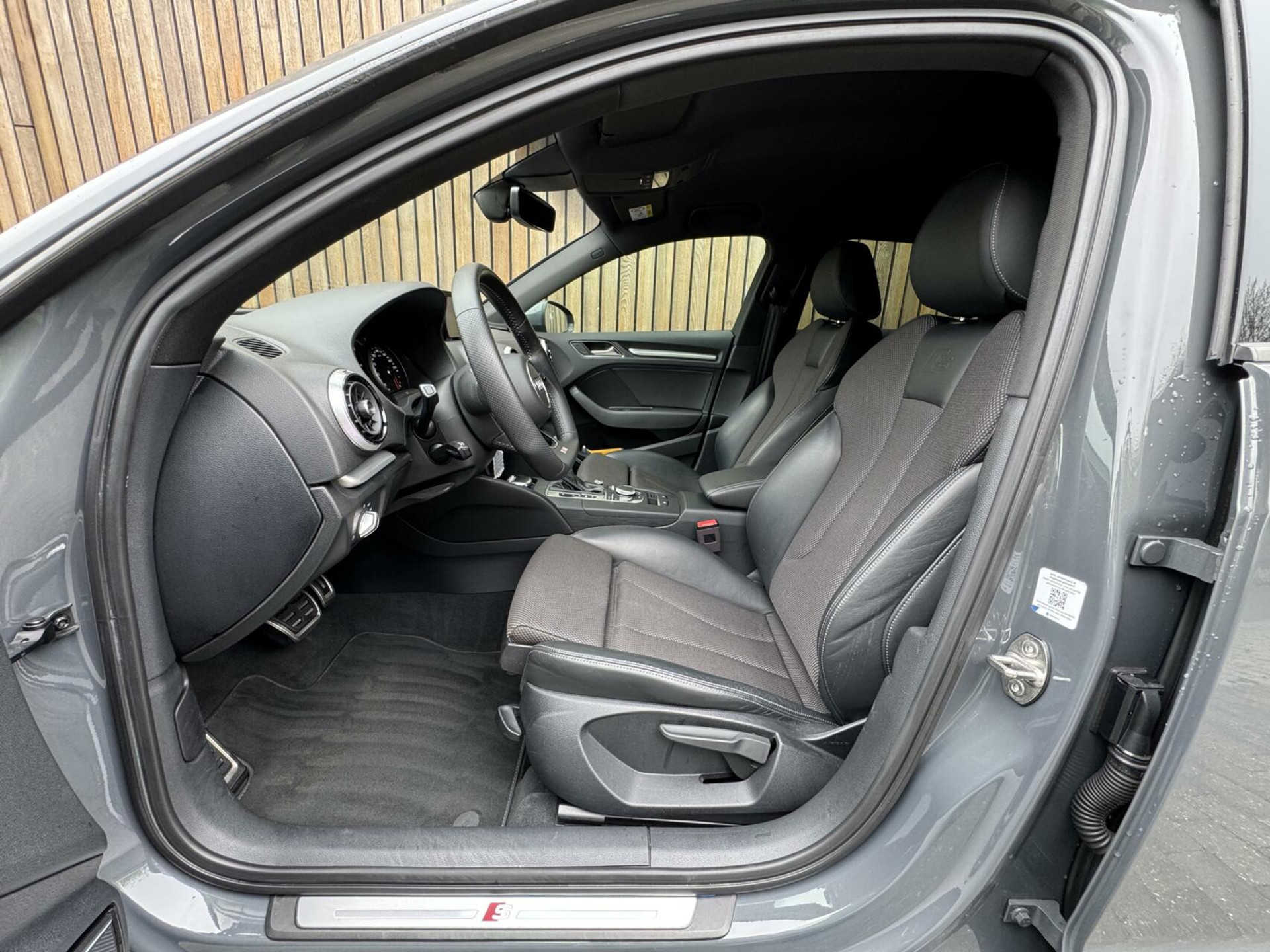 Audi A3 Sportback 1.5 TFSI CoD Sport S Line Edition Automaat | Apple CarPlay | Adaptieve cruise control | Lane assist | Bang&Olufsen audio | 18 inch lichtmetalen velgen | Getint glas | Parkeersensoren voor en achter 44359946-7.jpg | Timcars.nl