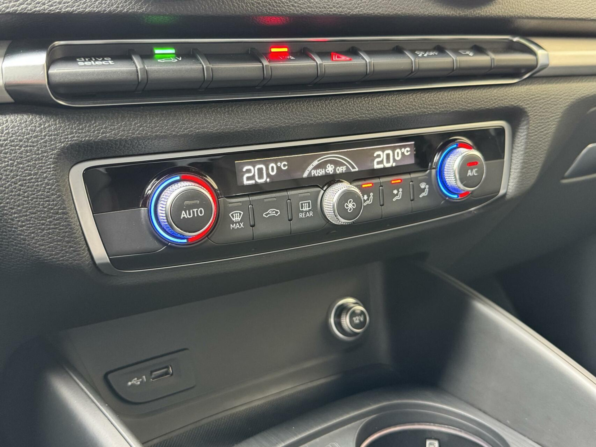 Audi A3 Sportback 1.4 e-tron Lease Edition Automaat | LED koplampen | Trekhaak uitklapbaar | Dynamische knipperlichten | Climate control | Cruise control adaptief | Lane assist | Parkeersensoren voor en achter 44400727-29.jpg | Timcars.nl