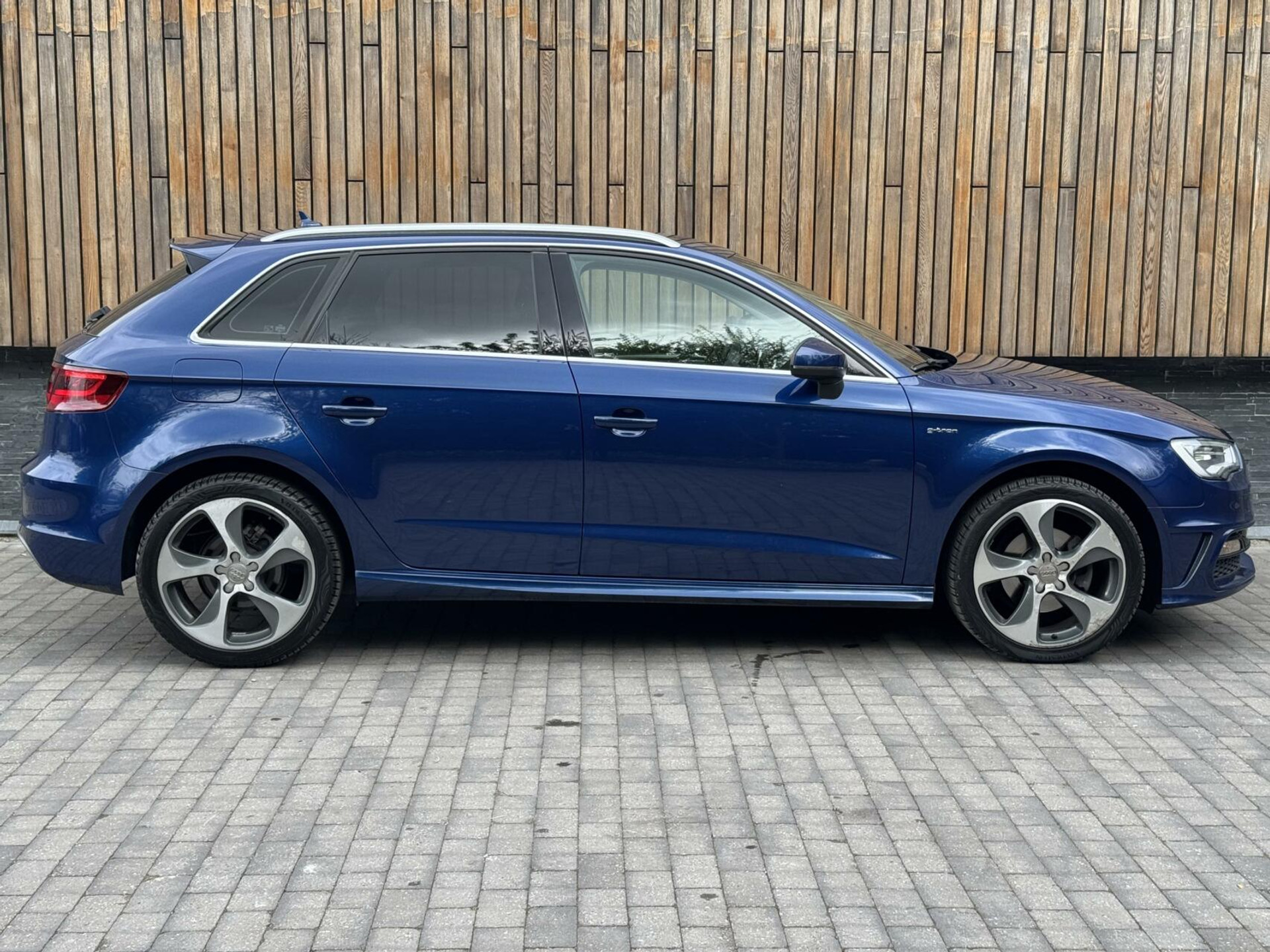 Audi A3 Sportback 1.4 TFSI Ambition Pro Line g-tron Automaat | Stoelverwarming | MMI+ navigatiesysteem | Dakrails | Climate control | Sportstoelen | Bi-Xenon koplampen | Parkeersensoren achter 44400728-24.jpg | Timcars.nl