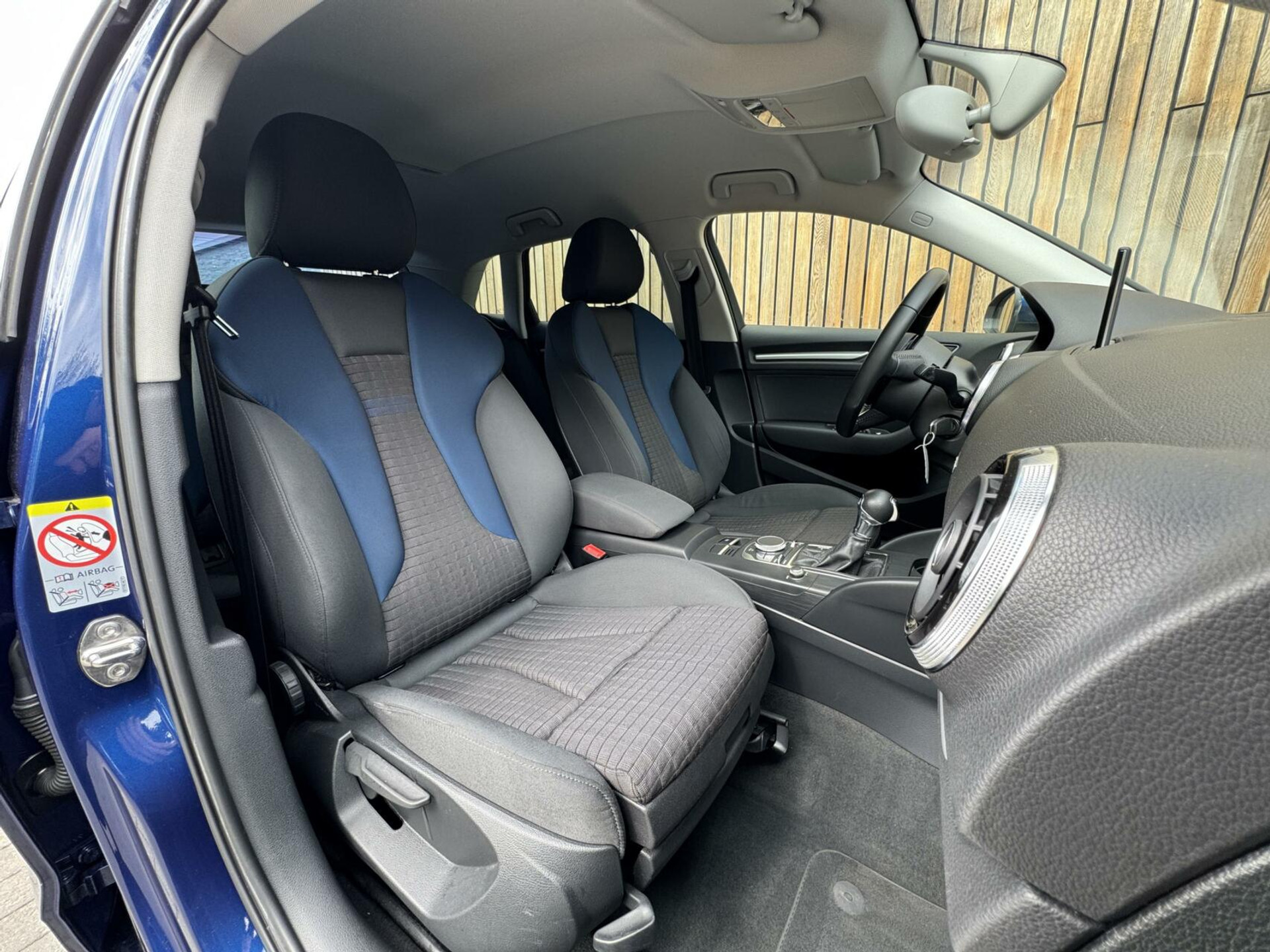 Audi A3 Sportback 1.4 TFSI Ambition Pro Line g-tron Automaat | Stoelverwarming | MMI+ navigatiesysteem | Dakrails | Climate control | Sportstoelen | Bi-Xenon koplampen | Parkeersensoren achter 44400728-28.jpg | Timcars.nl