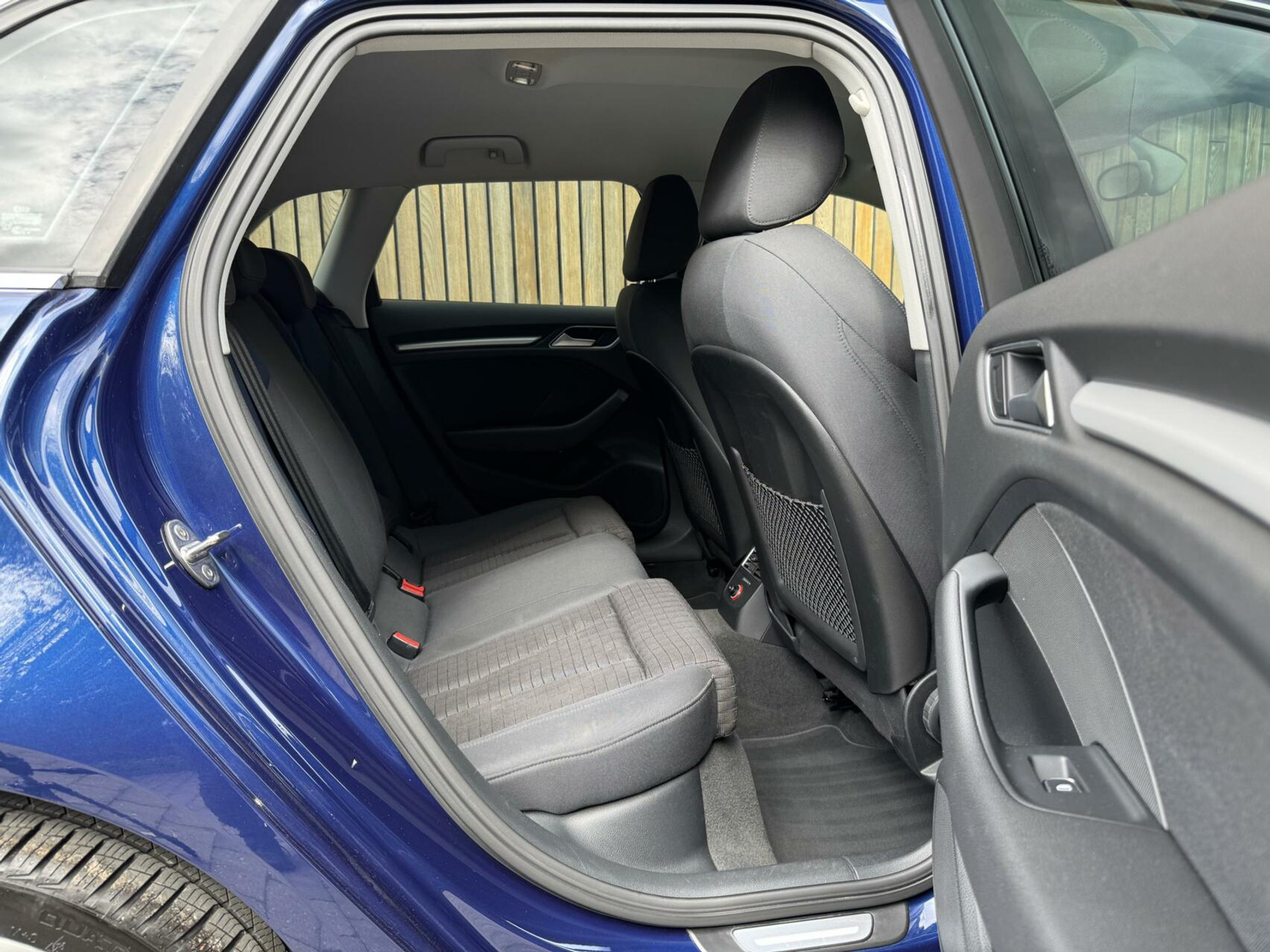 Audi A3 Sportback 1.4 TFSI Ambition Pro Line g-tron Automaat | Stoelverwarming | MMI+ navigatiesysteem | Dakrails | Climate control | Sportstoelen | Bi-Xenon koplampen | Parkeersensoren achter 44400728-29.jpg | Timcars.nl