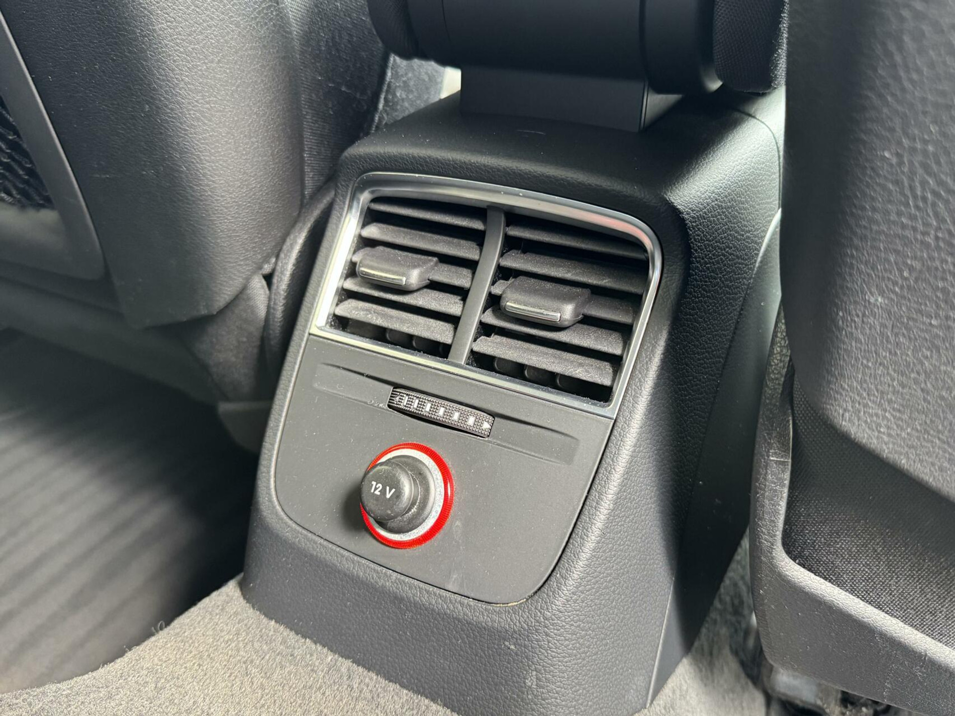 Audi A3 Sportback 1.4 TFSI Ambition Pro Line g-tron Automaat | Stoelverwarming | MMI+ navigatiesysteem | Dakrails | Climate control | Sportstoelen | Bi-Xenon koplampen | Parkeersensoren achter 44400728-33.jpg | Timcars.nl