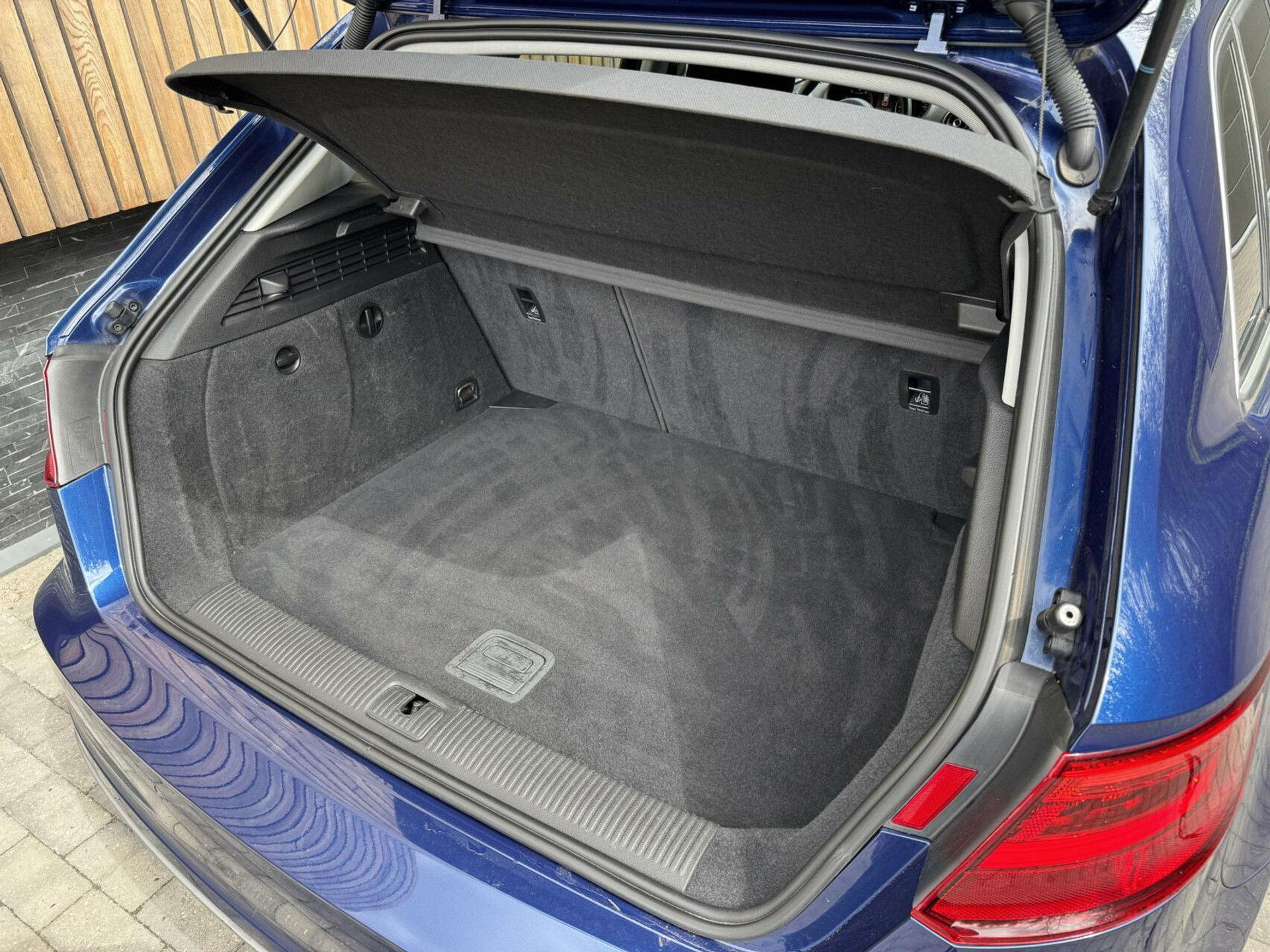 Audi A3 Sportback 1.4 TFSI Ambition Pro Line g-tron Automaat | Stoelverwarming | MMI+ navigatiesysteem | Dakrails | Climate control | Sportstoelen | Bi-Xenon koplampen | Parkeersensoren achter 44400728-34.jpg | Timcars.nl