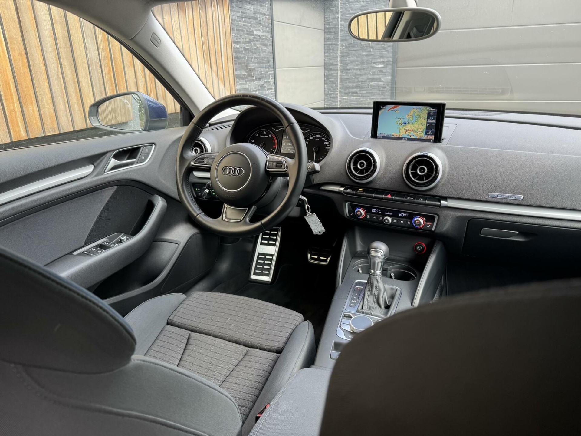 Audi A3 Sportback 1.4 TFSI Ambition Pro Line g-tron Automaat | Stoelverwarming | MMI+ navigatiesysteem | Dakrails | Climate control | Sportstoelen | Bi-Xenon koplampen | Parkeersensoren achter 44400728-35.jpg | Timcars.nl