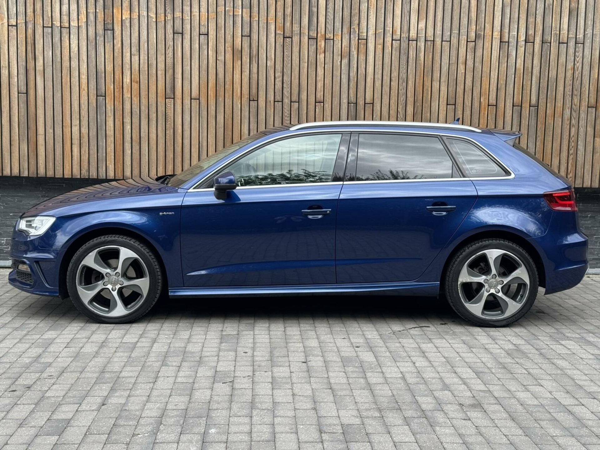 Audi A3 Sportback 1.4 TFSI Ambition Pro Line g-tron Automaat | Stoelverwarming | MMI+ navigatiesysteem | Dakrails | Climate control | Sportstoelen | Bi-Xenon koplampen | Parkeersensoren achter 44400728-43.jpg | Timcars.nl