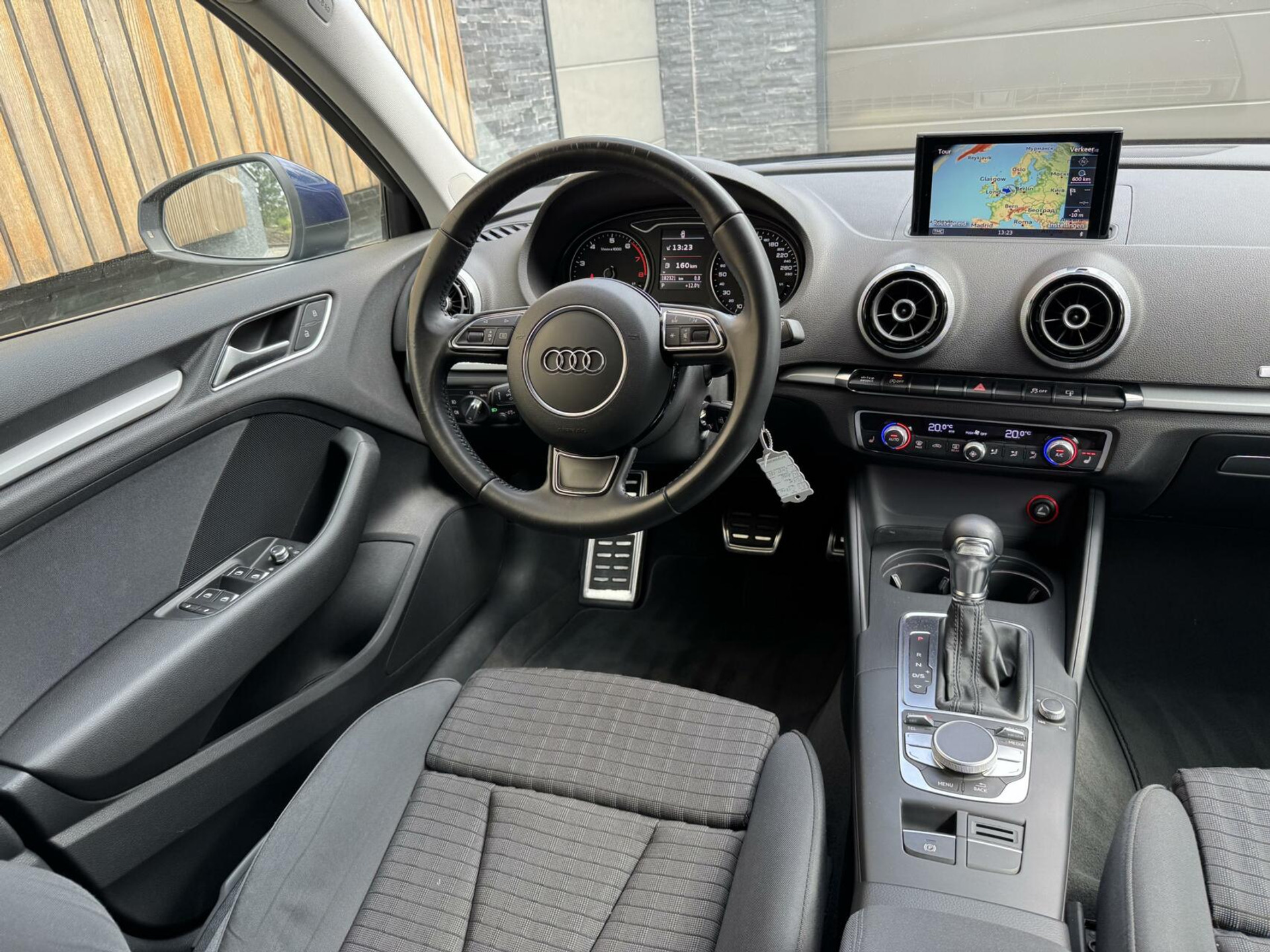 Audi A3 Sportback 1.4 TFSI Ambition Pro Line g-tron Automaat | Stoelverwarming | MMI+ navigatiesysteem | Dakrails | Climate control | Sportstoelen | Bi-Xenon koplampen | Parkeersensoren achter 44400728-5.jpg | Timcars.nl