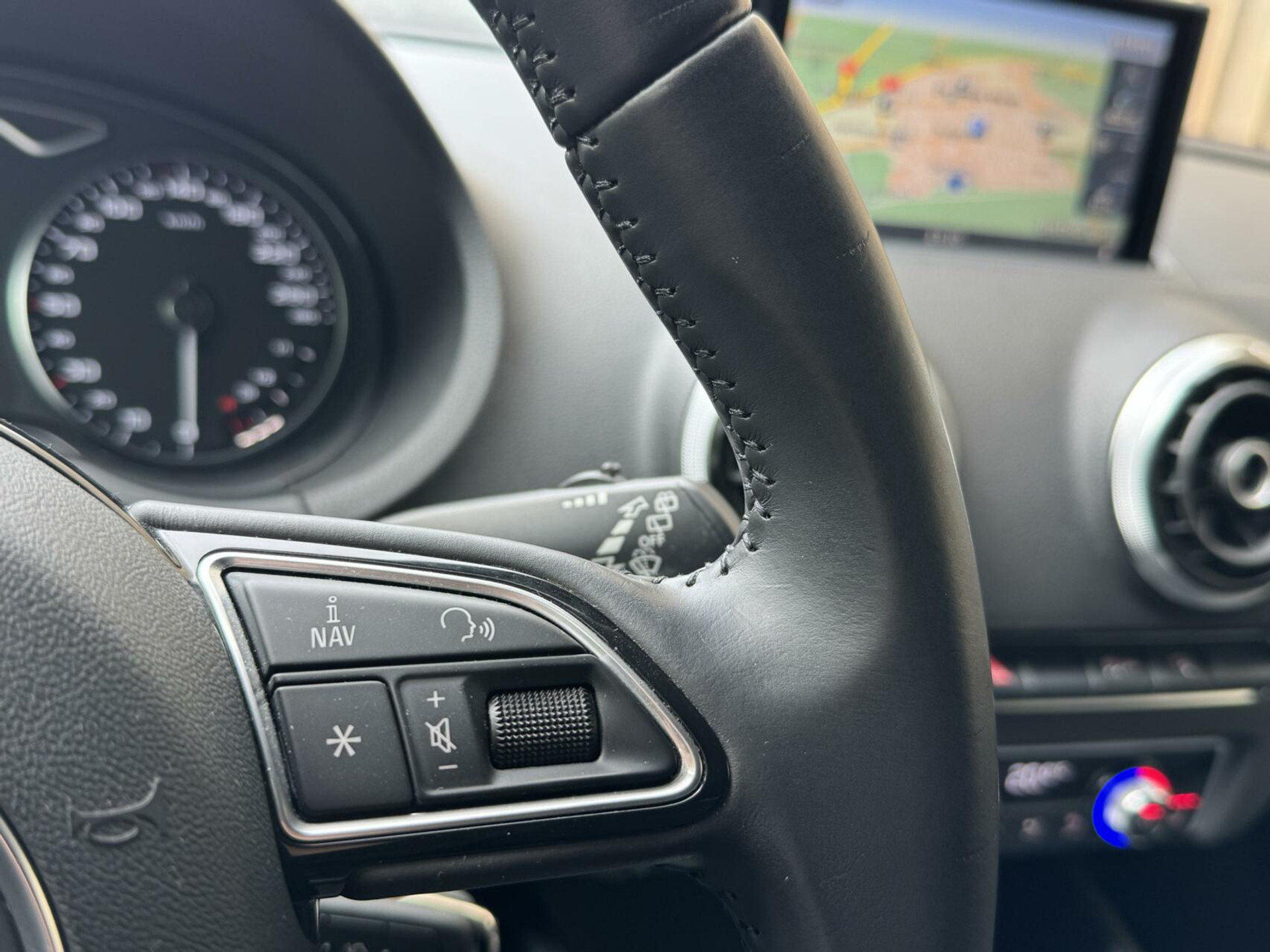 Audi A3 Sportback 1.4 TFSI Ambition Pro Line g-tron Automaat | Stoelverwarming | MMI+ navigatiesysteem | Dakrails | Climate control | Sportstoelen | Bi-Xenon koplampen | Parkeersensoren achter 44400728-9.jpg | Timcars.nl