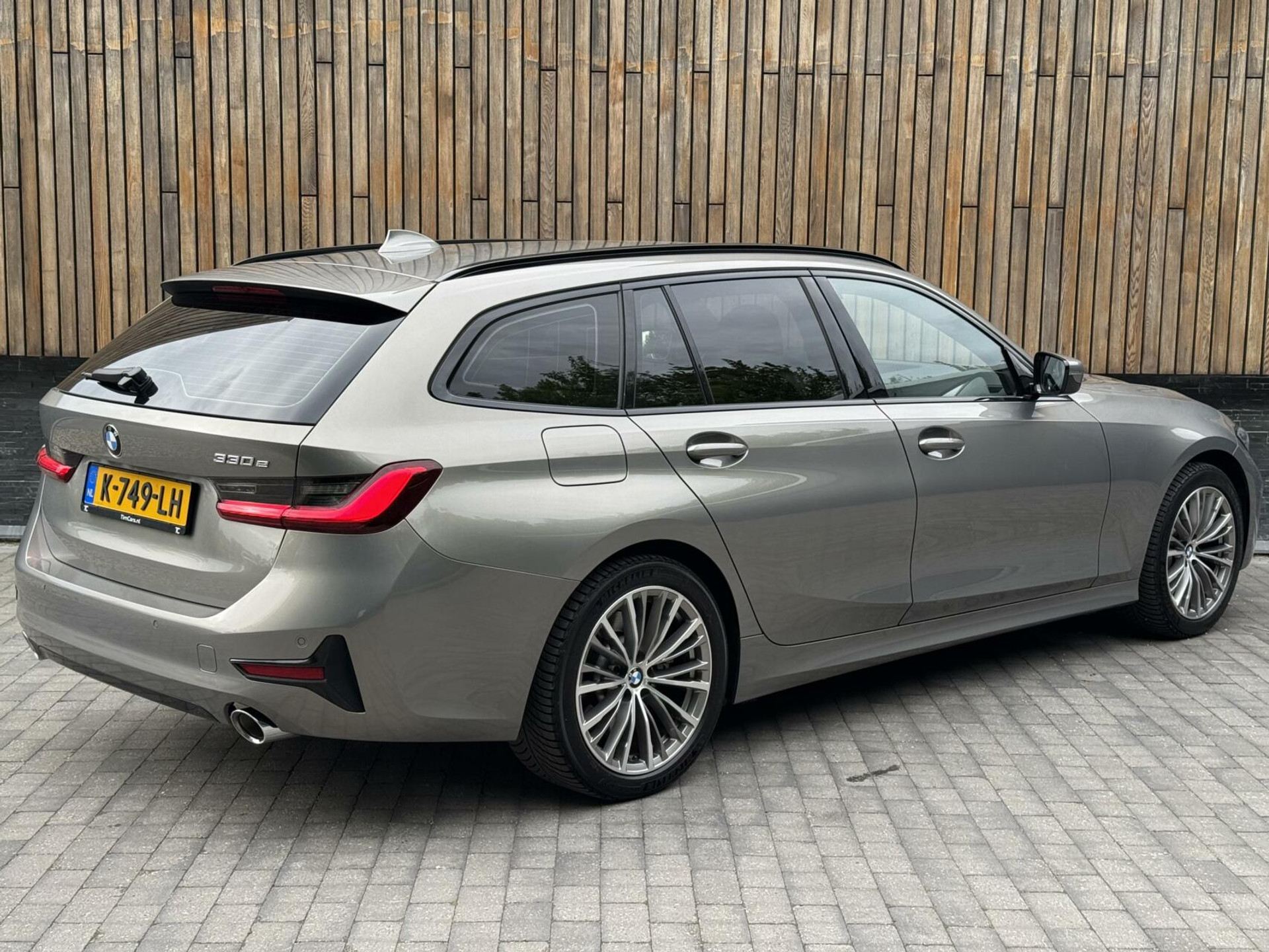 BMW 3 Serie Touring 330e Automaat | Leer | Adaptieve cruise control | DAB radio | Getint glas | LED verlichting | Stoelverwarming | Audio installatie | Apple CarPlay | Parkeersensoren voor en achter 44761105-1.jpg | Timcars.nl