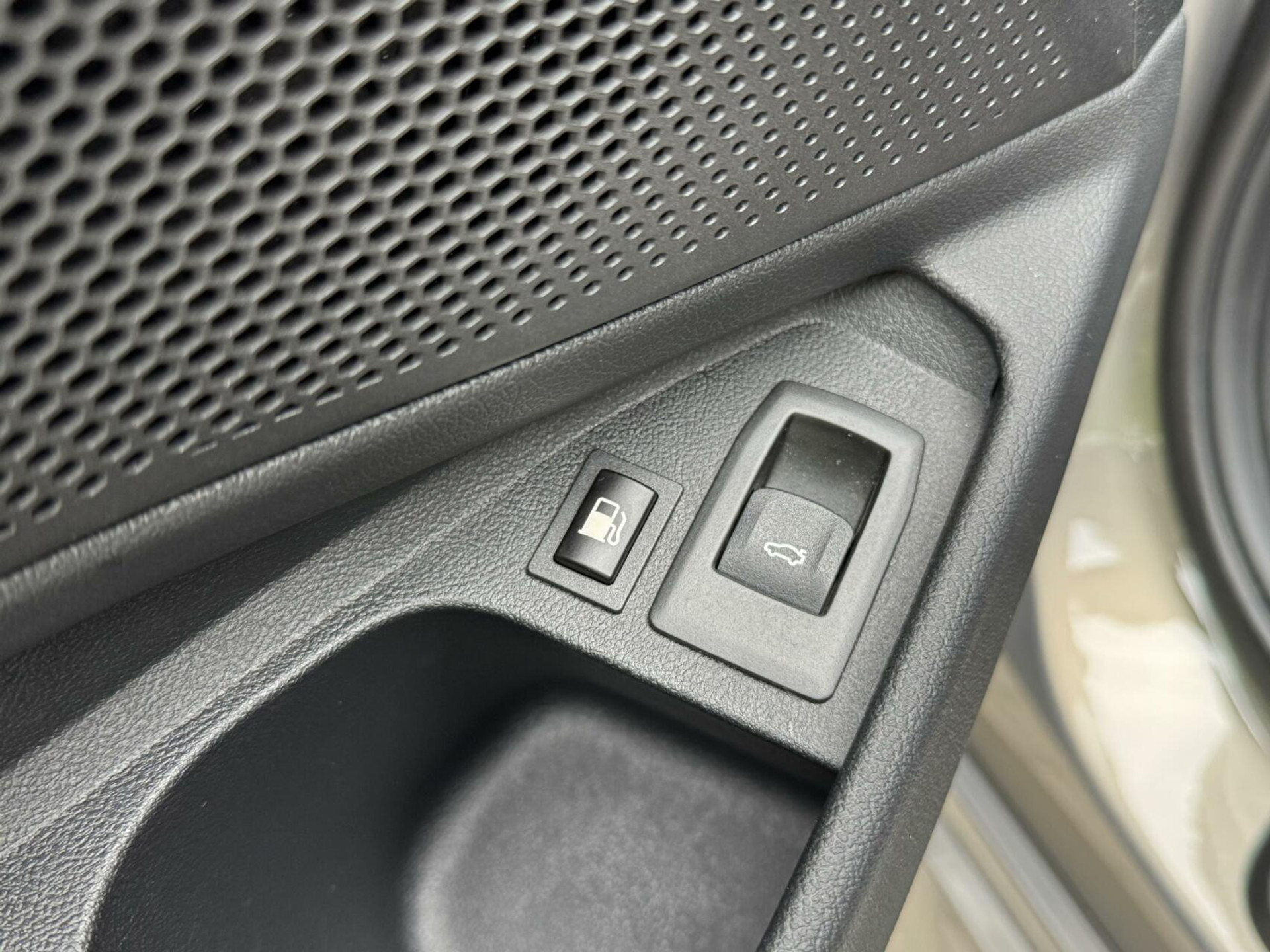 BMW 3 Serie Touring 330e Automaat | Leer | Adaptieve cruise control | DAB radio | Getint glas | LED verlichting | Stoelverwarming | Audio installatie | Apple CarPlay | Parkeersensoren voor en achter 44761105-10.jpg | Timcars.nl