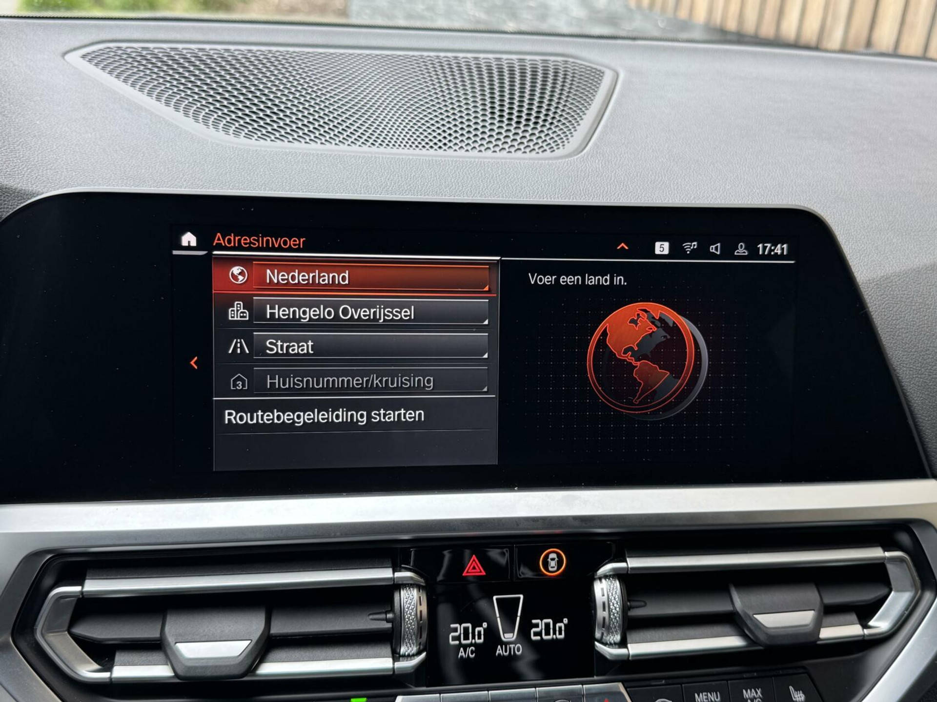 BMW 3 Serie Touring 330e Automaat | Leer | Adaptieve cruise control | DAB radio | Getint glas | LED verlichting | Stoelverwarming | Audio installatie | Apple CarPlay | Parkeersensoren voor en achter 44761105-14.jpg | Timcars.nl