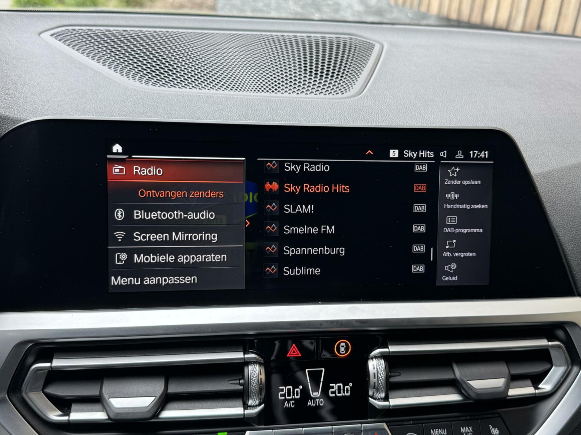 BMW 3 Serie Touring 330e Automaat | Leer | Adaptieve cruise control | DAB radio | Getint glas | LED verlichting | Stoelverwarming | Audio installatie | Apple CarPlay | Parkeersensoren voor en achter 44761105-15.jpg | Timcars.nl