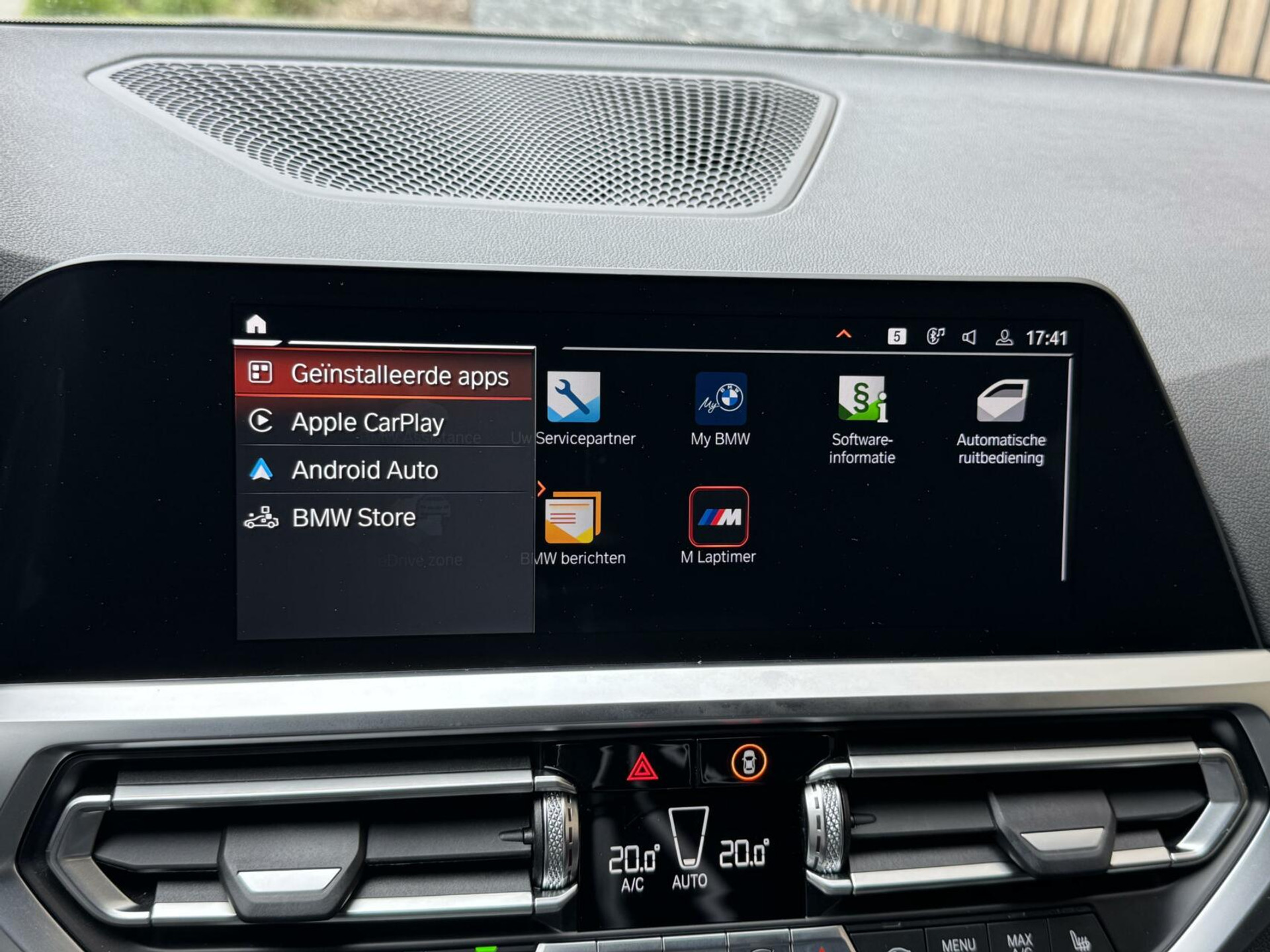 BMW 3 Serie Touring 330e Automaat | Leer | Adaptieve cruise control | DAB radio | Getint glas | LED verlichting | Stoelverwarming | Audio installatie | Apple CarPlay | Parkeersensoren voor en achter 44761105-22.jpg | Timcars.nl