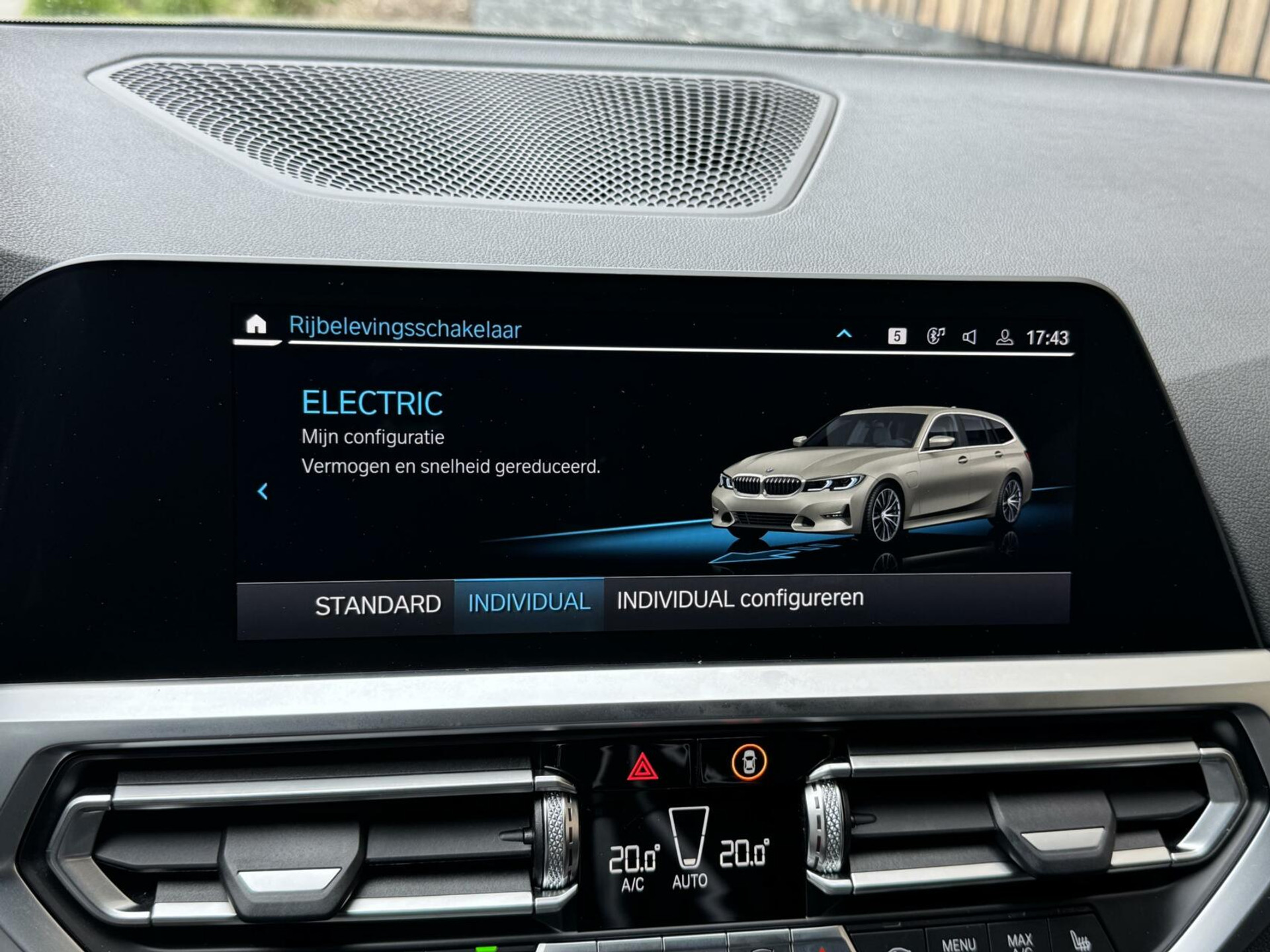 BMW 3 Serie Touring 330e Automaat | Leer | Adaptieve cruise control | DAB radio | Getint glas | LED verlichting | Stoelverwarming | Audio installatie | Apple CarPlay | Parkeersensoren voor en achter 44761105-32.jpg | Timcars.nl