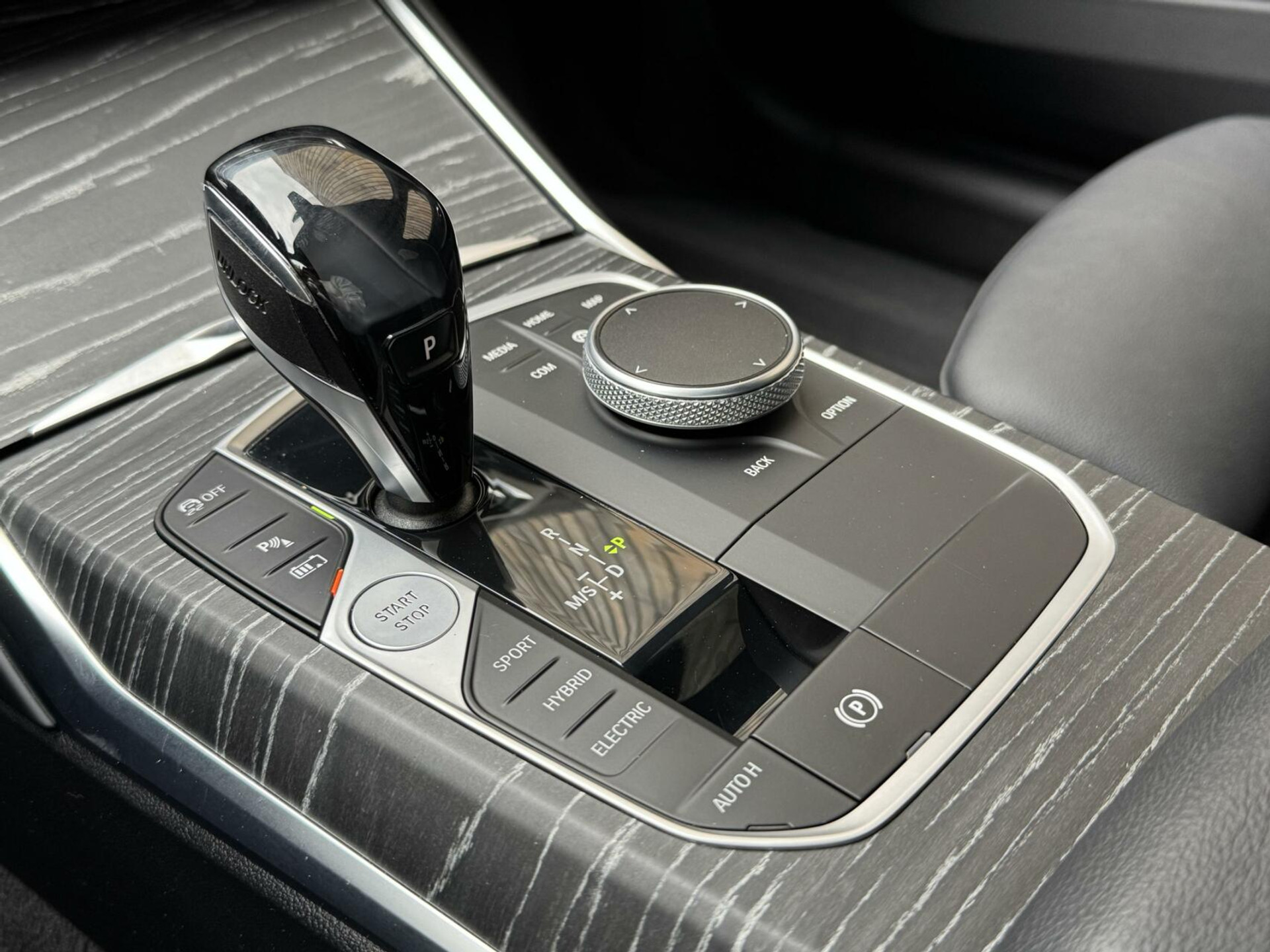 BMW 3 Serie Touring 330e Automaat | Leer | Adaptieve cruise control | DAB radio | Getint glas | LED verlichting | Stoelverwarming | Audio installatie | Apple CarPlay | Parkeersensoren voor en achter 44761105-39.jpg | Timcars.nl