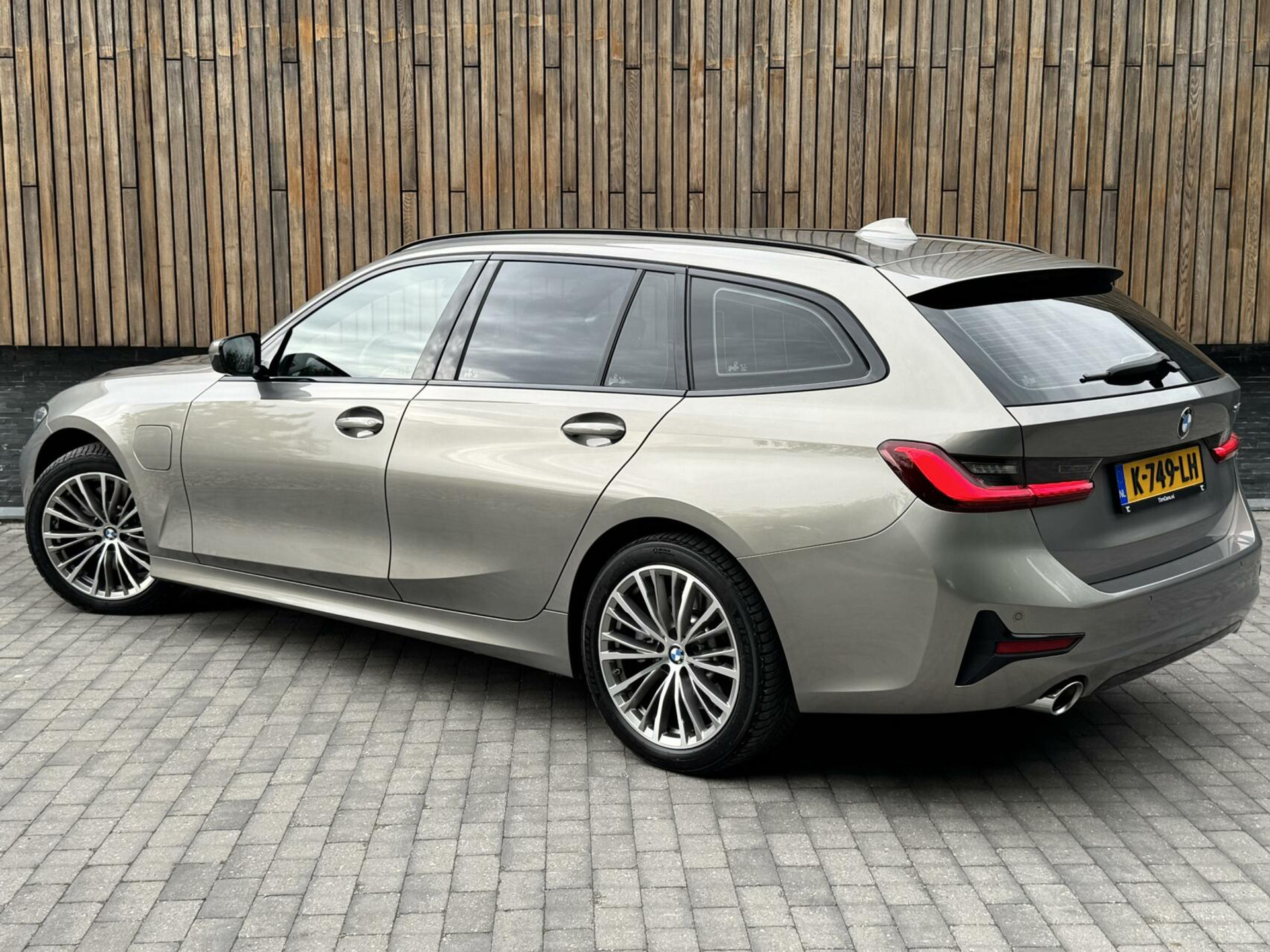 BMW 3 Serie Touring 330e Automaat | Leer | Adaptieve cruise control | DAB radio | Getint glas | LED verlichting | Stoelverwarming | Audio installatie | Apple CarPlay | Parkeersensoren voor en achter 44761105-41.jpg | Timcars.nl