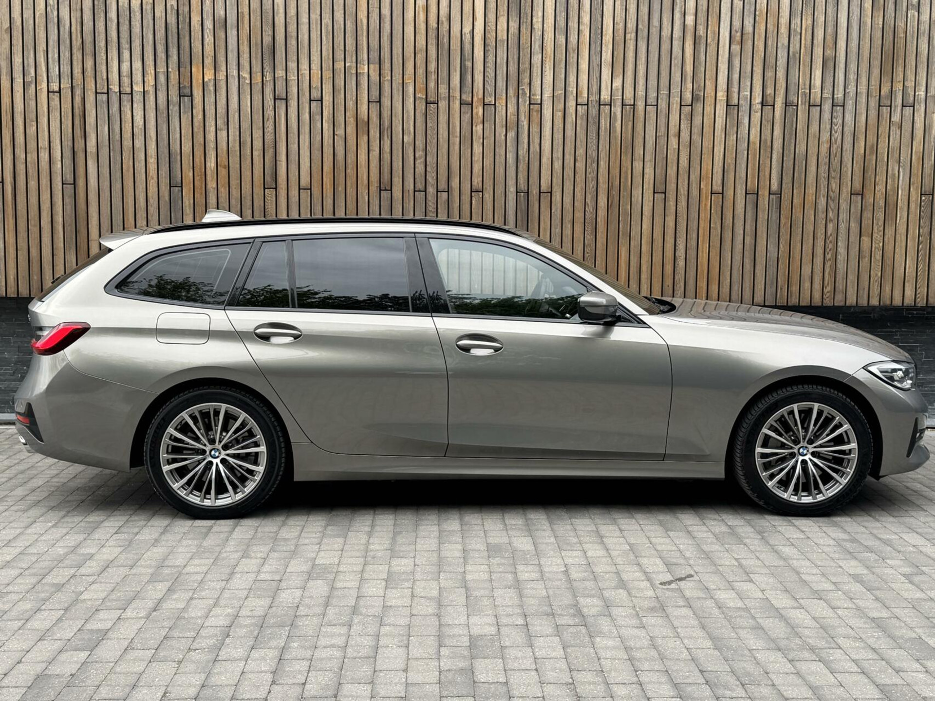 BMW 3 Serie Touring 330e Automaat | Leer | Adaptieve cruise control | DAB radio | Getint glas | LED verlichting | Stoelverwarming | Audio installatie | Apple CarPlay | Parkeersensoren voor en achter 44761105-42.jpg | Timcars.nl