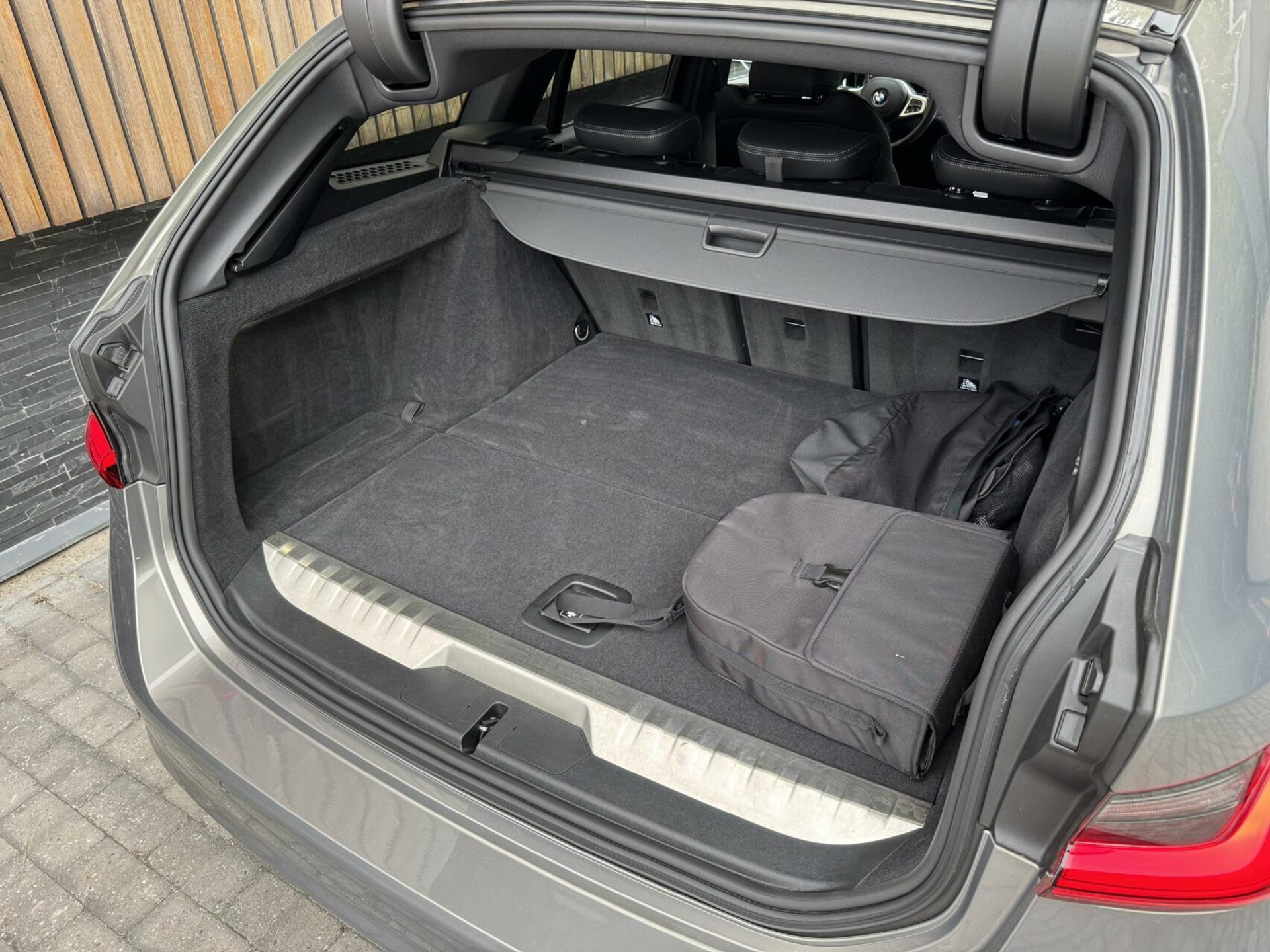 BMW 3 Serie Touring 330e Automaat | Leer | Adaptieve cruise control | DAB radio | Getint glas | LED verlichting | Stoelverwarming | Audio installatie | Apple CarPlay | Parkeersensoren voor en achter 44761105-52.jpg | Timcars.nl