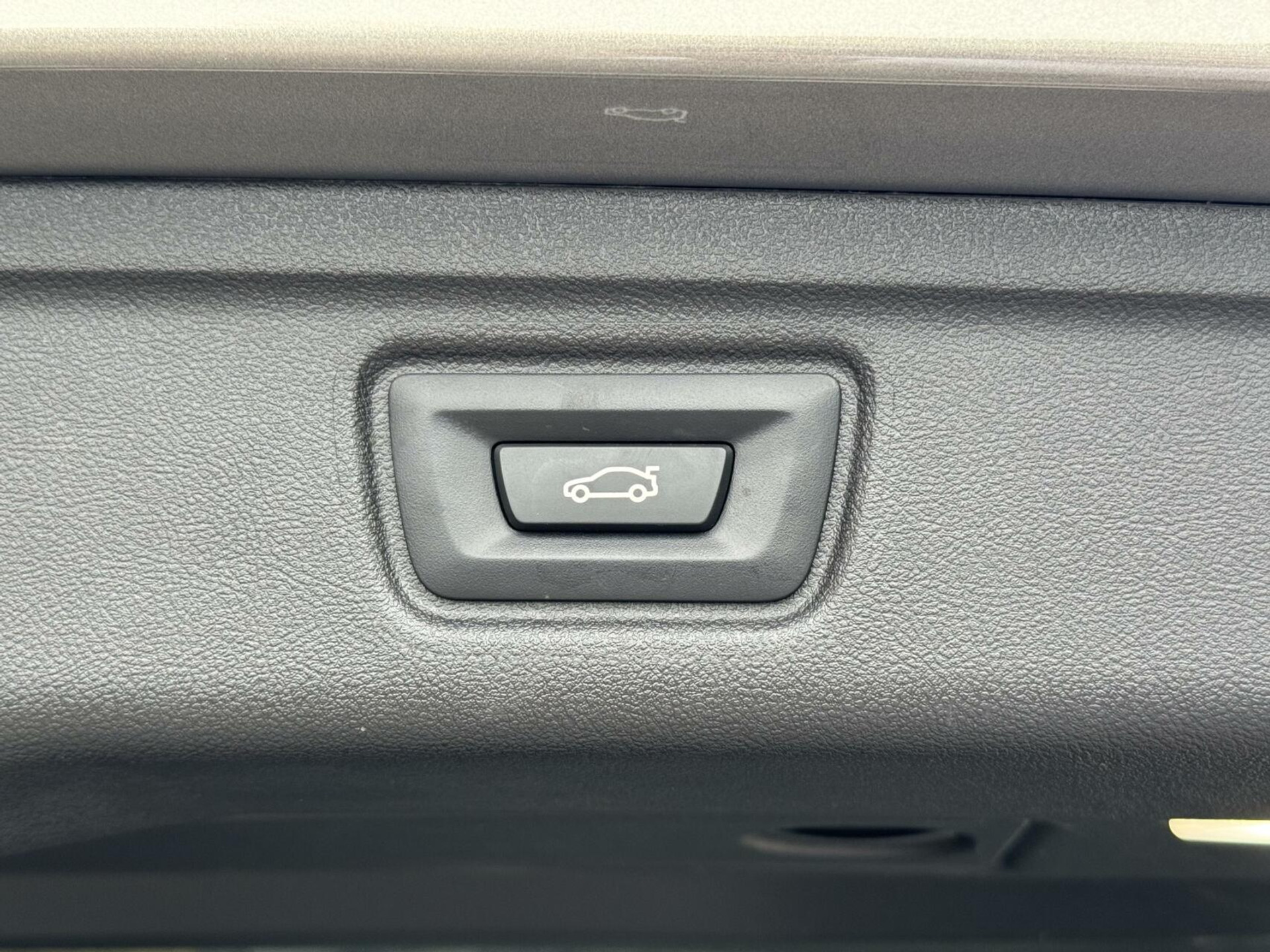 BMW 3 Serie Touring 330e Automaat | Leer | Adaptieve cruise control | DAB radio | Getint glas | LED verlichting | Stoelverwarming | Audio installatie | Apple CarPlay | Parkeersensoren voor en achter 44761105-53.jpg | Timcars.nl