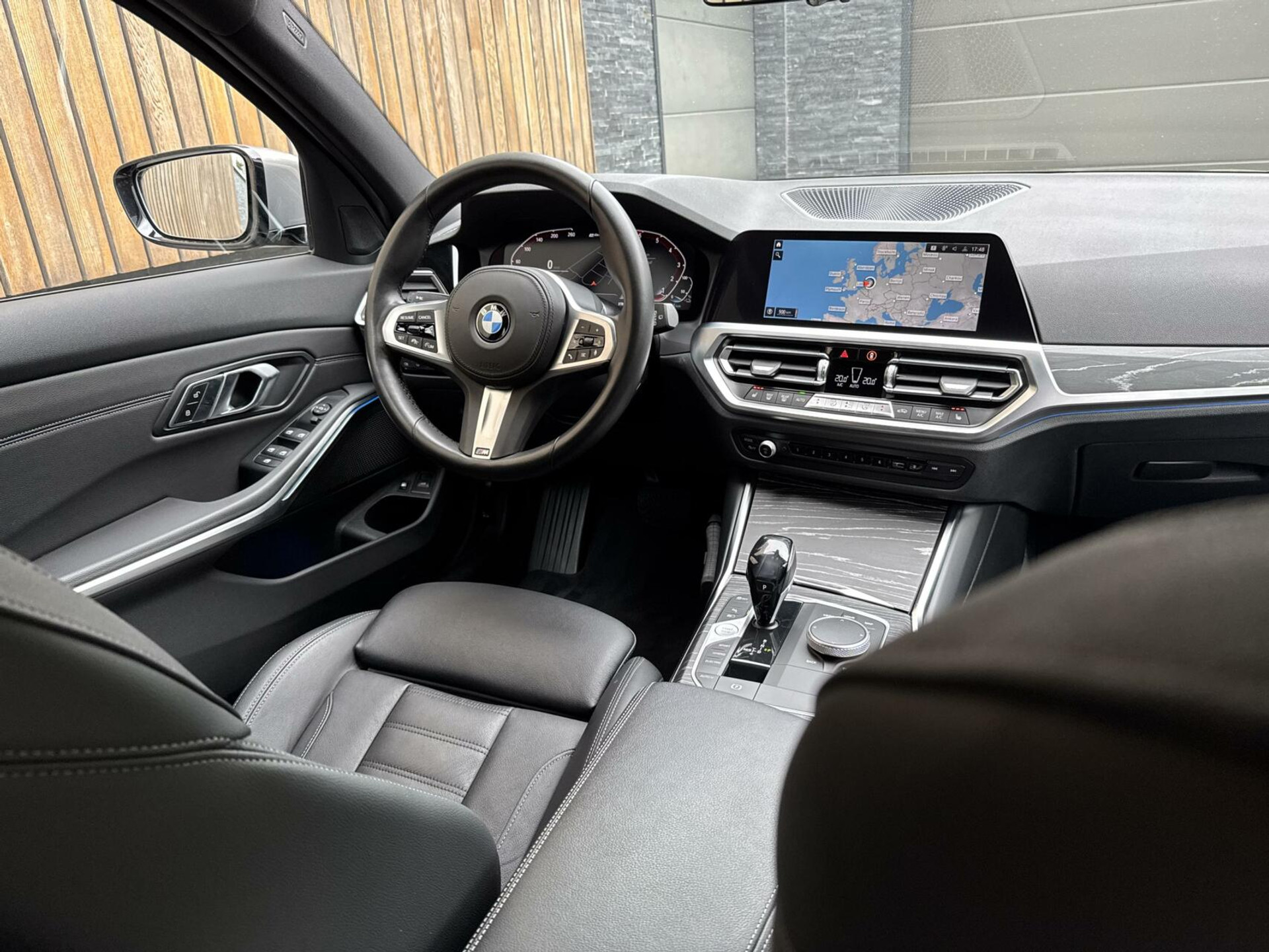 BMW 3 Serie Touring 330e Automaat | Leer | Adaptieve cruise control | DAB radio | Getint glas | LED verlichting | Stoelverwarming | Audio installatie | Apple CarPlay | Parkeersensoren voor en achter 44761105-54.jpg | Timcars.nl