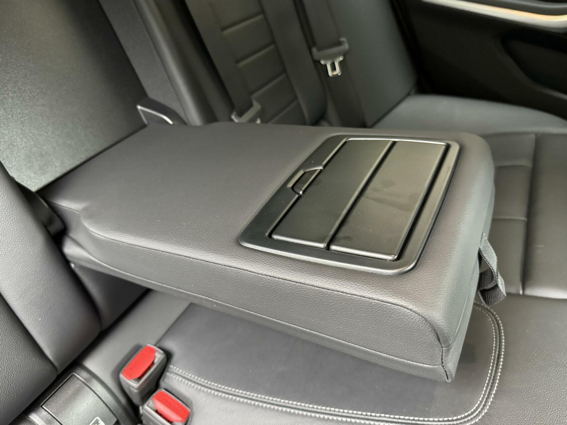 BMW 3 Serie Touring 330e Automaat | Leer | Adaptieve cruise control | DAB radio | Getint glas | LED verlichting | Stoelverwarming | Audio installatie | Apple CarPlay | Parkeersensoren voor en achter 44761105-56.jpg | Timcars.nl