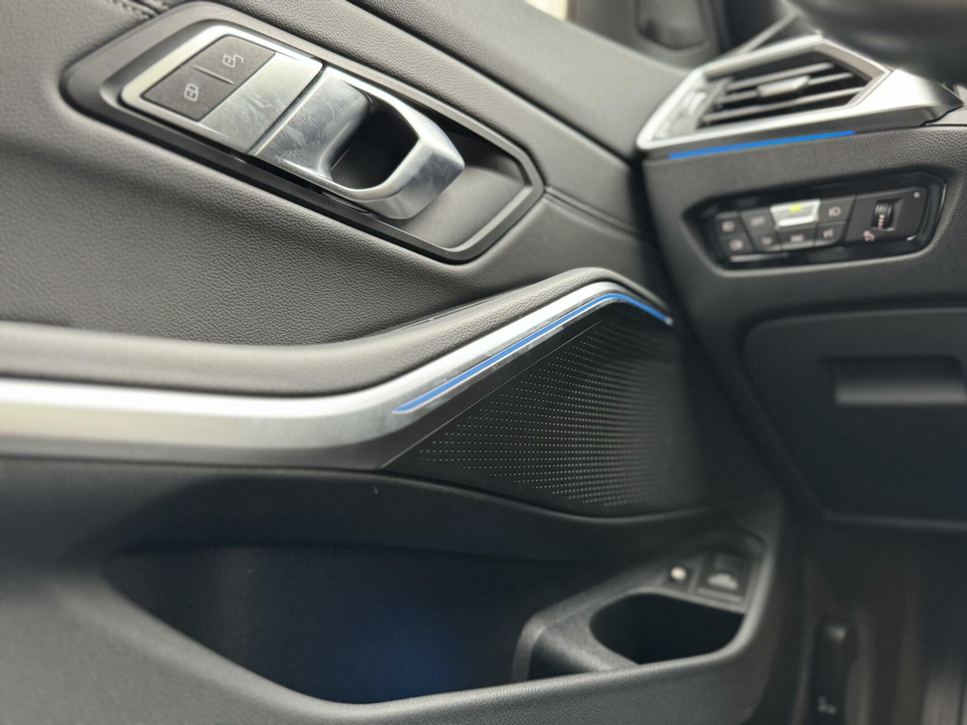 BMW 3 Serie Touring 330e Automaat | Leer | Adaptieve cruise control | DAB radio | Getint glas | LED verlichting | Stoelverwarming | Audio installatie | Apple CarPlay | Parkeersensoren voor en achter 44761105-58.jpg | Timcars.nl