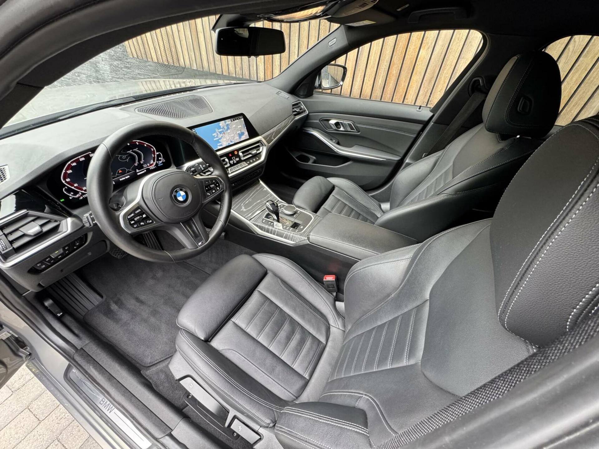 BMW 3 Serie Touring 330e Automaat | Leer | Adaptieve cruise control | DAB radio | Getint glas | LED verlichting | Stoelverwarming | Audio installatie | Apple CarPlay | Parkeersensoren voor en achter 44761105-6.jpg | Timcars.nl