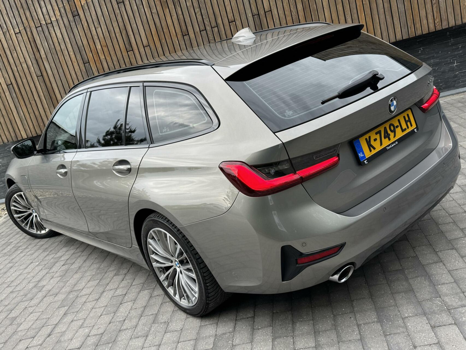 BMW 3 Serie Touring 330e Automaat | Leer | Adaptieve cruise control | DAB radio | Getint glas | LED verlichting | Stoelverwarming | Audio installatie | Apple CarPlay | Parkeersensoren voor en achter 44761105-62.jpg | Timcars.nl