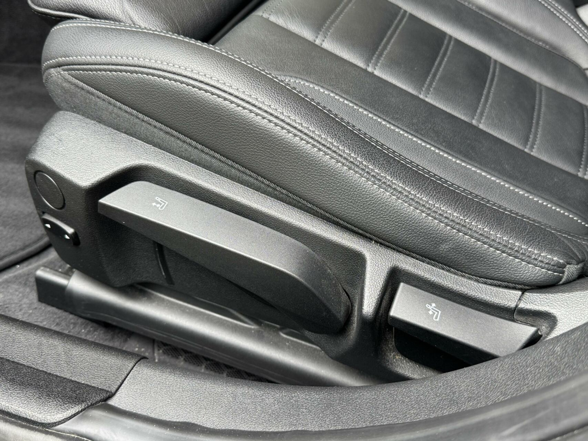 BMW 3 Serie Touring 330e Automaat | Leer | Adaptieve cruise control | DAB radio | Getint glas | LED verlichting | Stoelverwarming | Audio installatie | Apple CarPlay | Parkeersensoren voor en achter 44761105-8.jpg | Timcars.nl