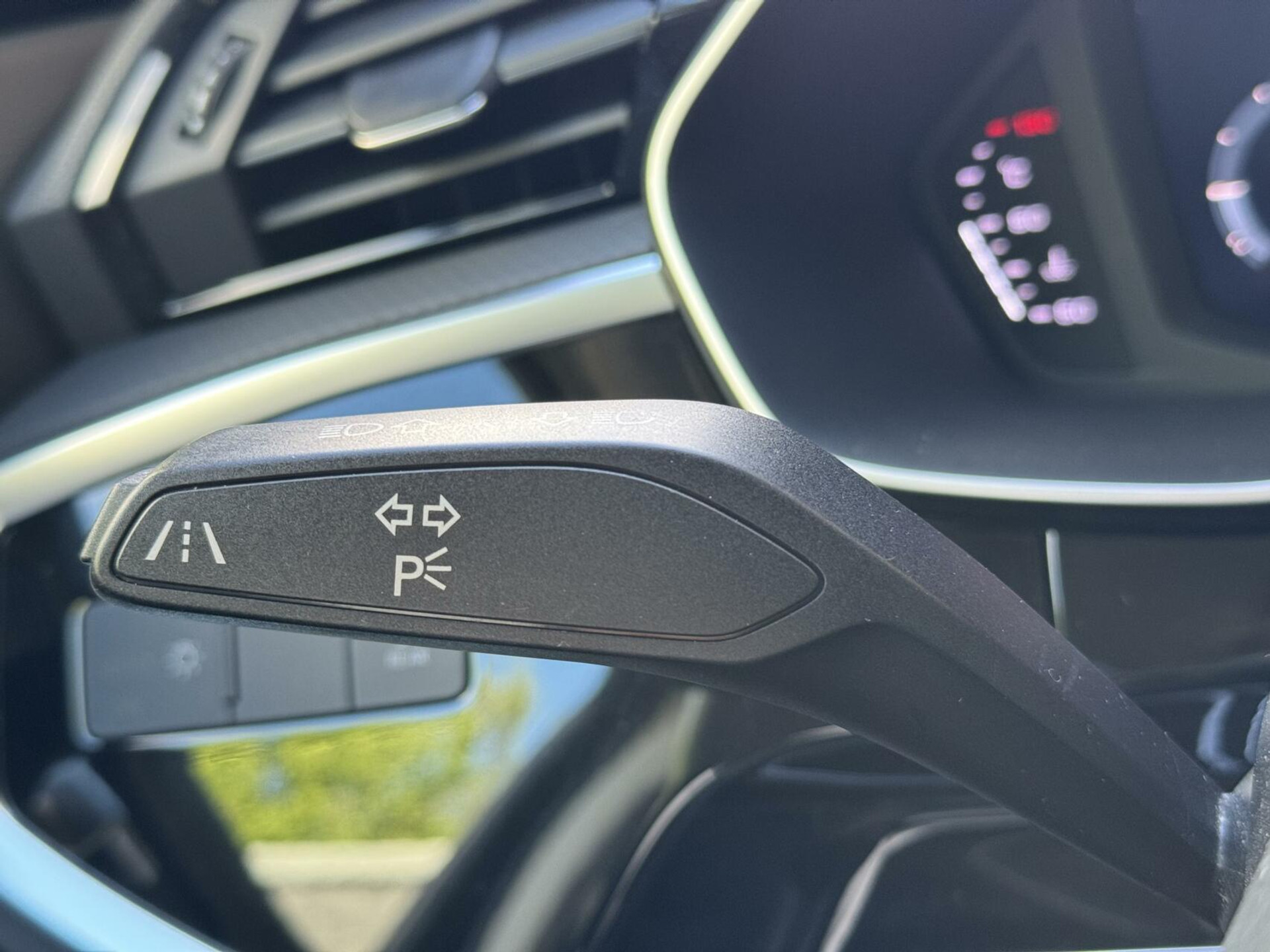 Audi Q3 35 TFSI Pro Line Automaat 150pk | Climate control | Cruise control | Apple CarPlay | Trekhaak uitklapbaar | Sportstoelen | LED verlichting | Zwart optiek pakket | Parkeersensoren achter 44761223-10.jpg | Timcars.nl