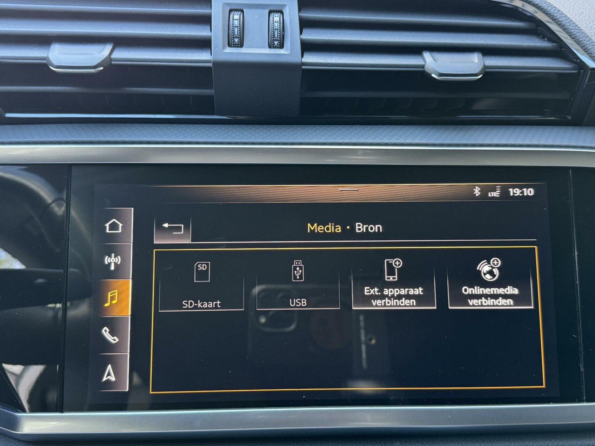 Audi Q3 35 TFSI Pro Line Automaat 150pk | Climate control | Cruise control | Apple CarPlay | Trekhaak uitklapbaar | Sportstoelen | LED verlichting | Zwart optiek pakket | Parkeersensoren achter 44761223-16.jpg | Timcars.nl