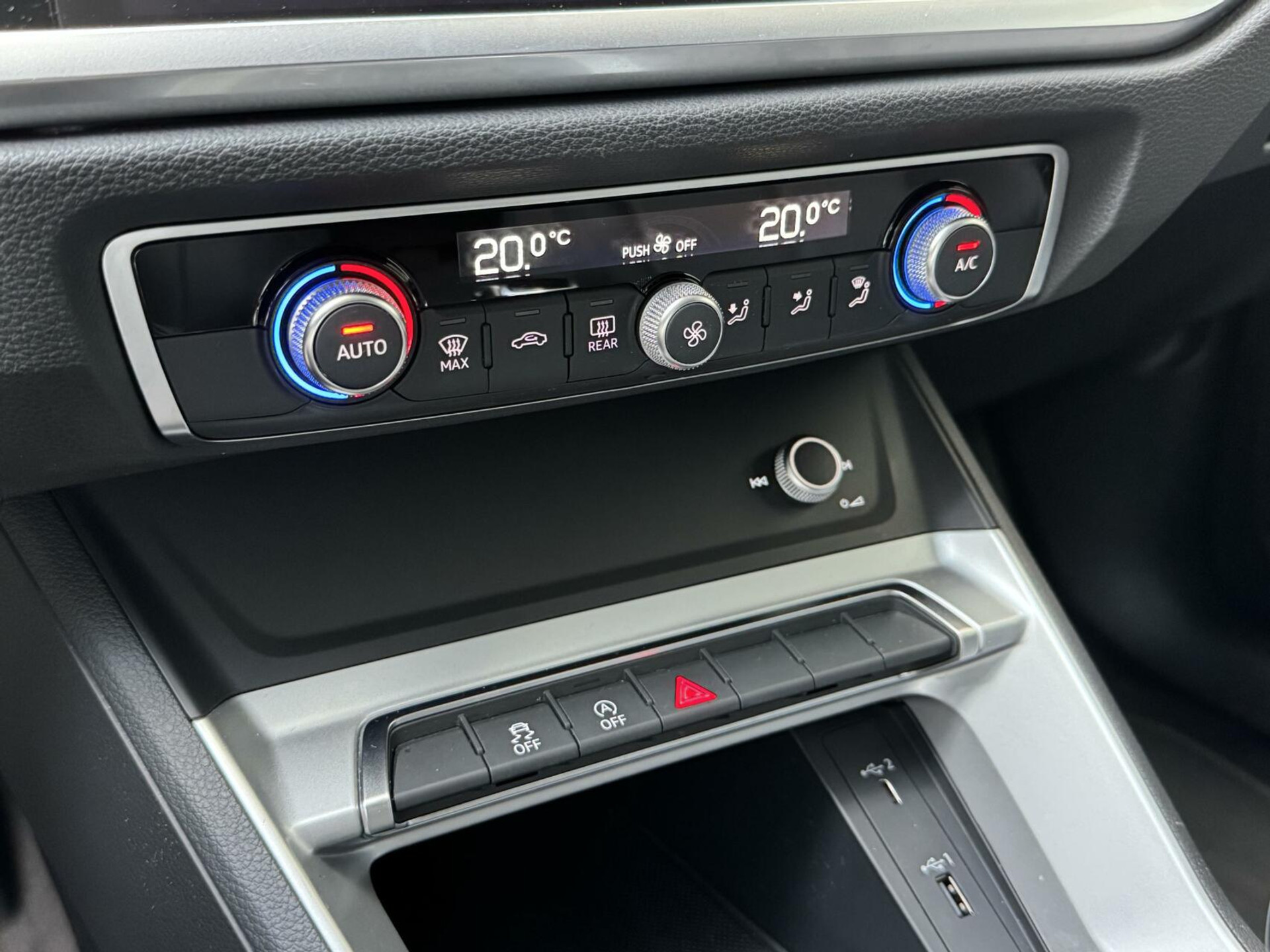 Audi Q3 35 TFSI Pro Line Automaat 150pk | Climate control | Cruise control | Apple CarPlay | Trekhaak uitklapbaar | Sportstoelen | LED verlichting | Zwart optiek pakket | Parkeersensoren achter 44761223-25.jpg | Timcars.nl