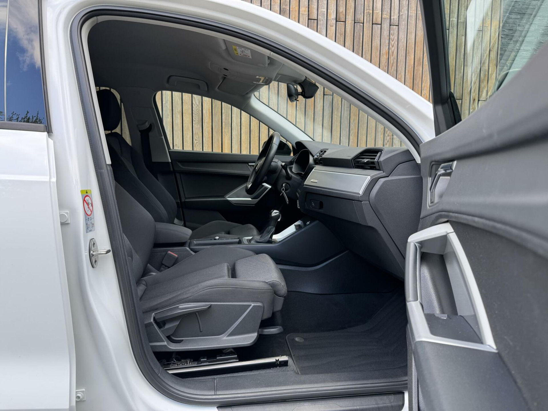 Audi Q3 35 TFSI Pro Line Automaat 150pk | Climate control | Cruise control | Apple CarPlay | Trekhaak uitklapbaar | Sportstoelen | LED verlichting | Zwart optiek pakket | Parkeersensoren achter 44761223-32.jpg | Timcars.nl