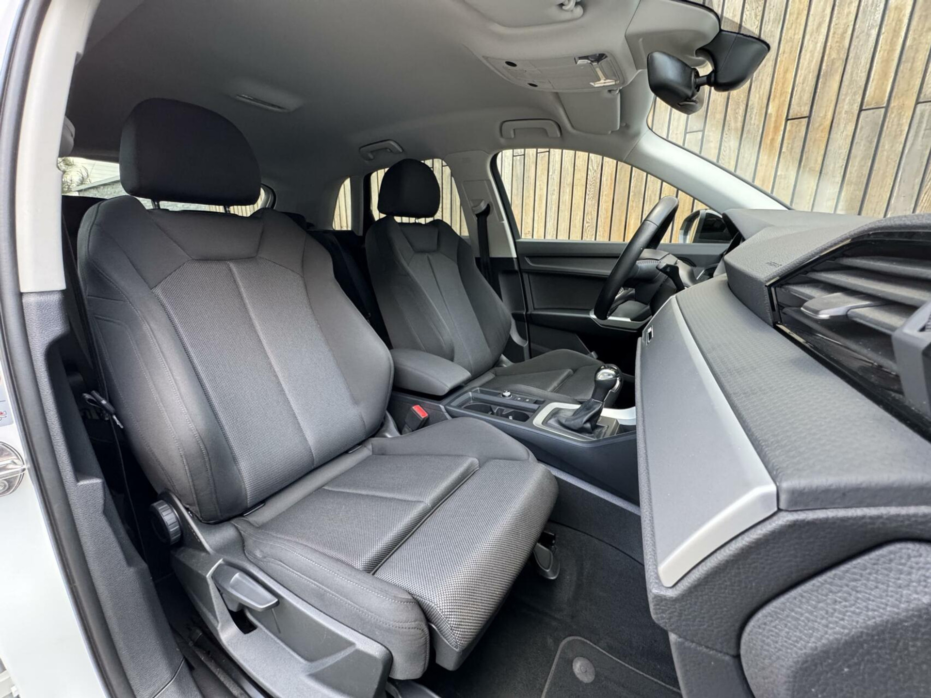 Audi Q3 35 TFSI Pro Line Automaat 150pk | Climate control | Cruise control | Apple CarPlay | Trekhaak uitklapbaar | Sportstoelen | LED verlichting | Zwart optiek pakket | Parkeersensoren achter 44761223-33.jpg | Timcars.nl