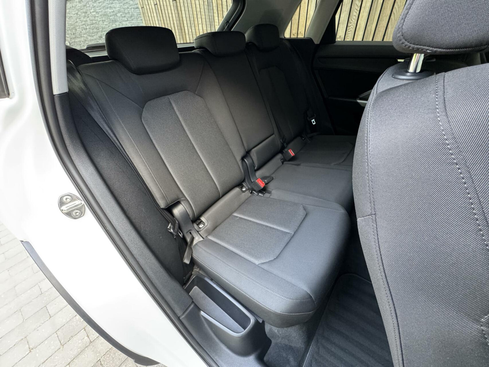 Audi Q3 35 TFSI Pro Line Automaat 150pk | Climate control | Cruise control | Apple CarPlay | Trekhaak uitklapbaar | Sportstoelen | LED verlichting | Zwart optiek pakket | Parkeersensoren achter 44761223-35.jpg | Timcars.nl