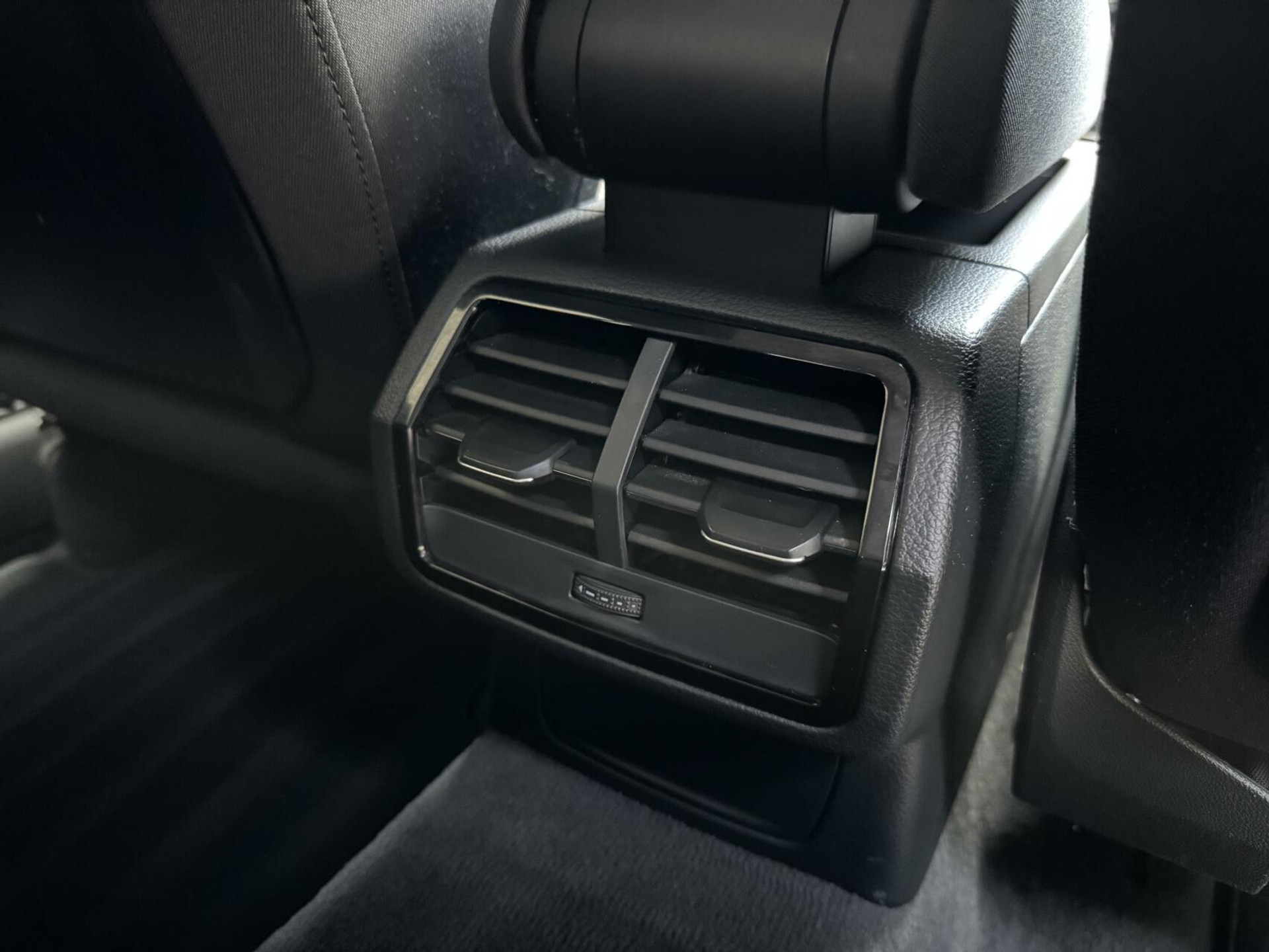 Audi Q3 35 TFSI Pro Line Automaat 150pk | Climate control | Cruise control | Apple CarPlay | Trekhaak uitklapbaar | Sportstoelen | LED verlichting | Zwart optiek pakket | Parkeersensoren achter 44761223-38.jpg | Timcars.nl