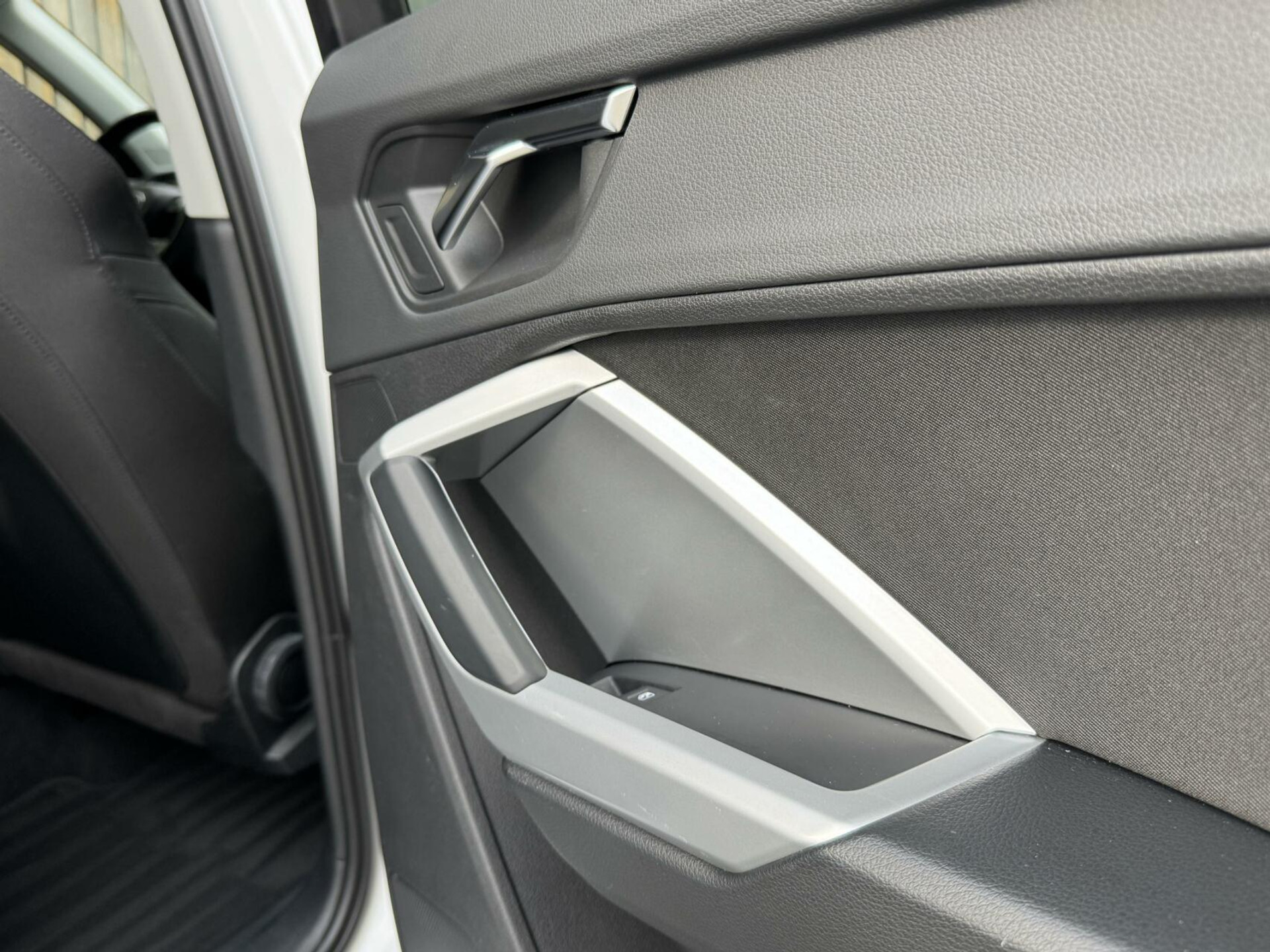 Audi Q3 35 TFSI Pro Line Automaat 150pk | Climate control | Cruise control | Apple CarPlay | Trekhaak uitklapbaar | Sportstoelen | LED verlichting | Zwart optiek pakket | Parkeersensoren achter 44761223-47.jpg | Timcars.nl