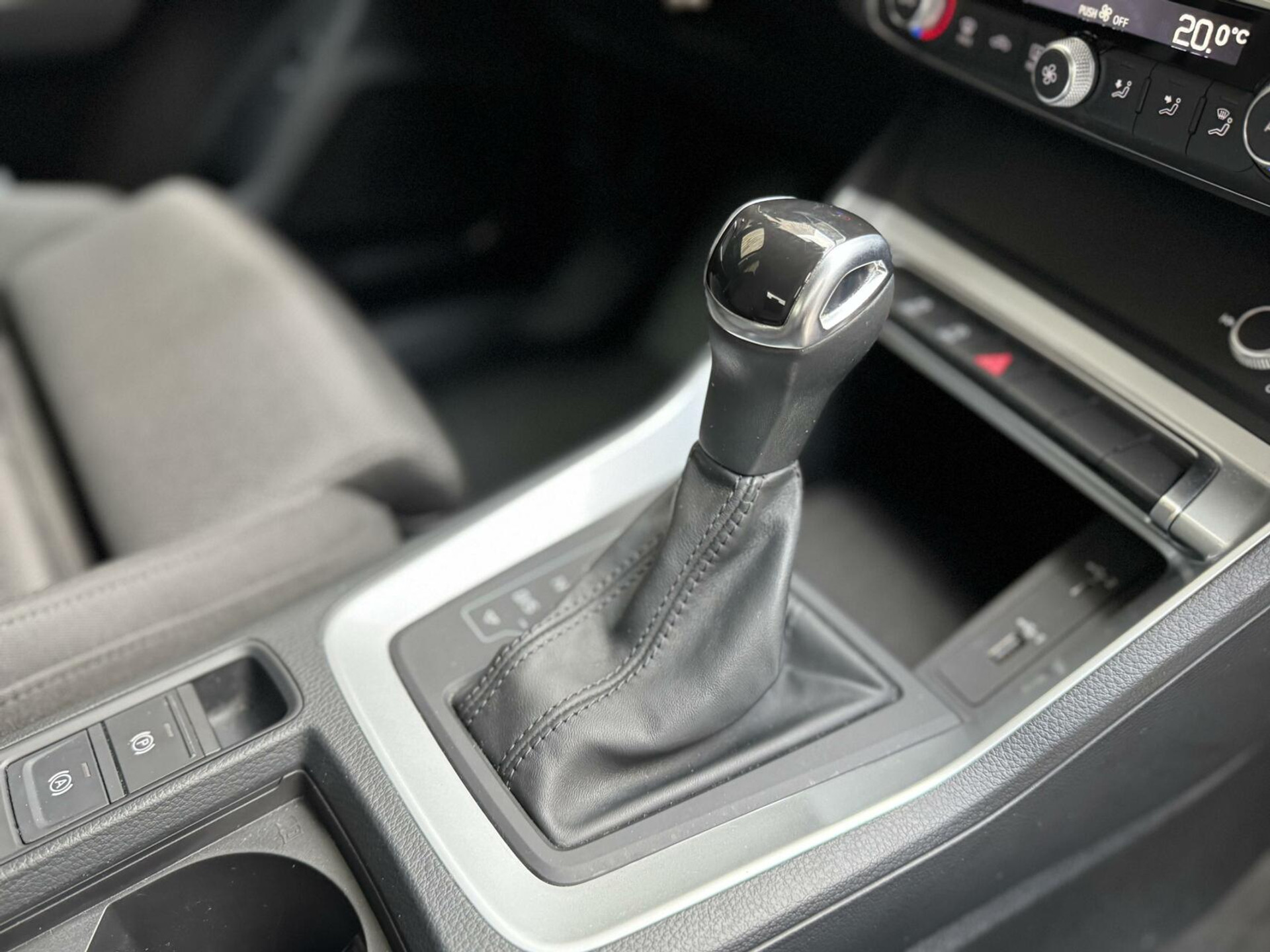 Audi Q3 35 TFSI Pro Line Automaat 150pk | Climate control | Cruise control | Apple CarPlay | Trekhaak uitklapbaar | Sportstoelen | LED verlichting | Zwart optiek pakket | Parkeersensoren achter 44761223-49.jpg | Timcars.nl