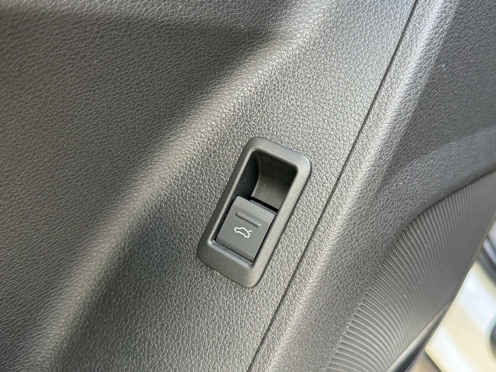 Audi Q3 35 TFSI Pro Line Automaat 150pk | Climate control | Cruise control | Apple CarPlay | Trekhaak uitklapbaar | Sportstoelen | LED verlichting | Zwart optiek pakket | Parkeersensoren achter 44761223-5.jpg | Timcars.nl