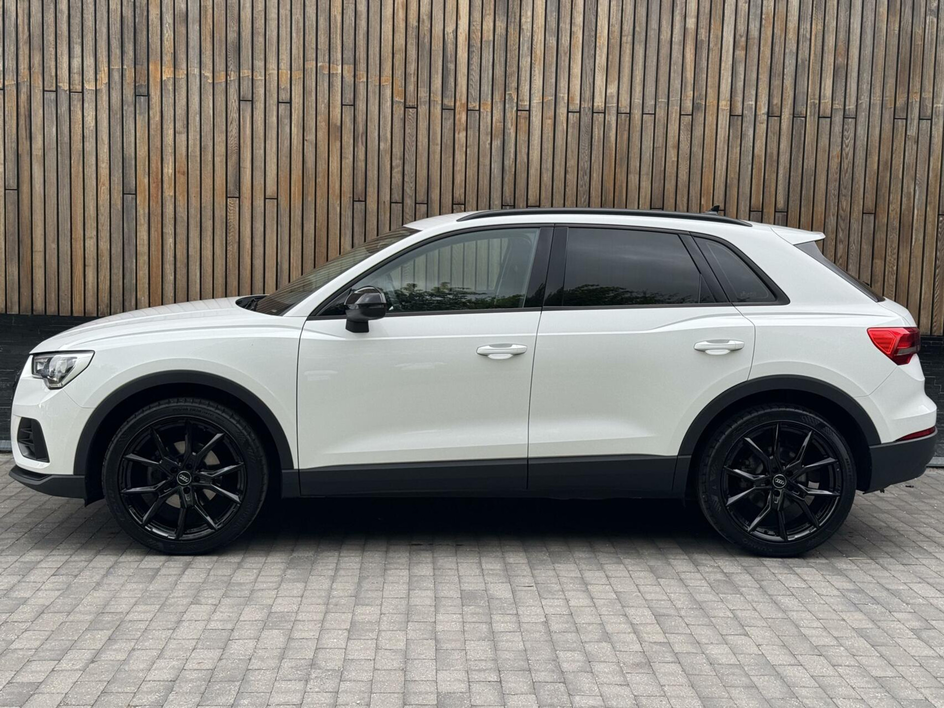 Audi Q3 35 TFSI Pro Line Automaat 150pk | Climate control | Cruise control | Apple CarPlay | Trekhaak uitklapbaar | Sportstoelen | LED verlichting | Zwart optiek pakket | Parkeersensoren achter 44761223-54.jpg | Timcars.nl