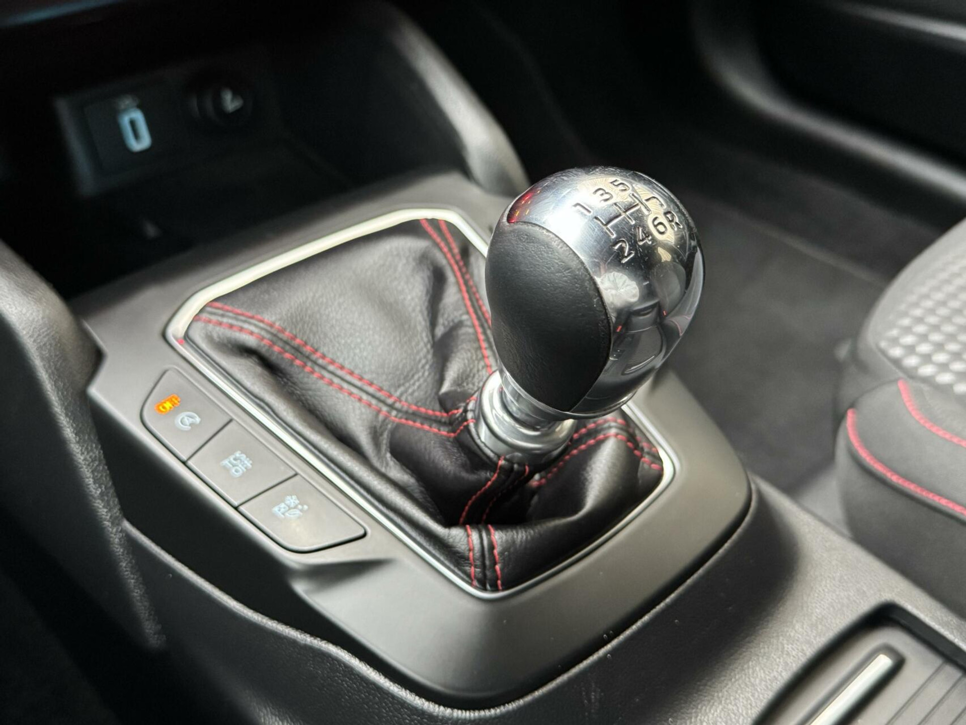 Ford Focus Wagon 1.0 EcoBoost Hybrid ST Line | Navigatiesysteem | Stoelverwarming | Stuurverwarming | LED verlichting | Apple CarPlay | Achteruitrijcamera | Inparkeerhulp | Parkeersensoren voor en achter 44761242-22.jpg | Timcars.nl