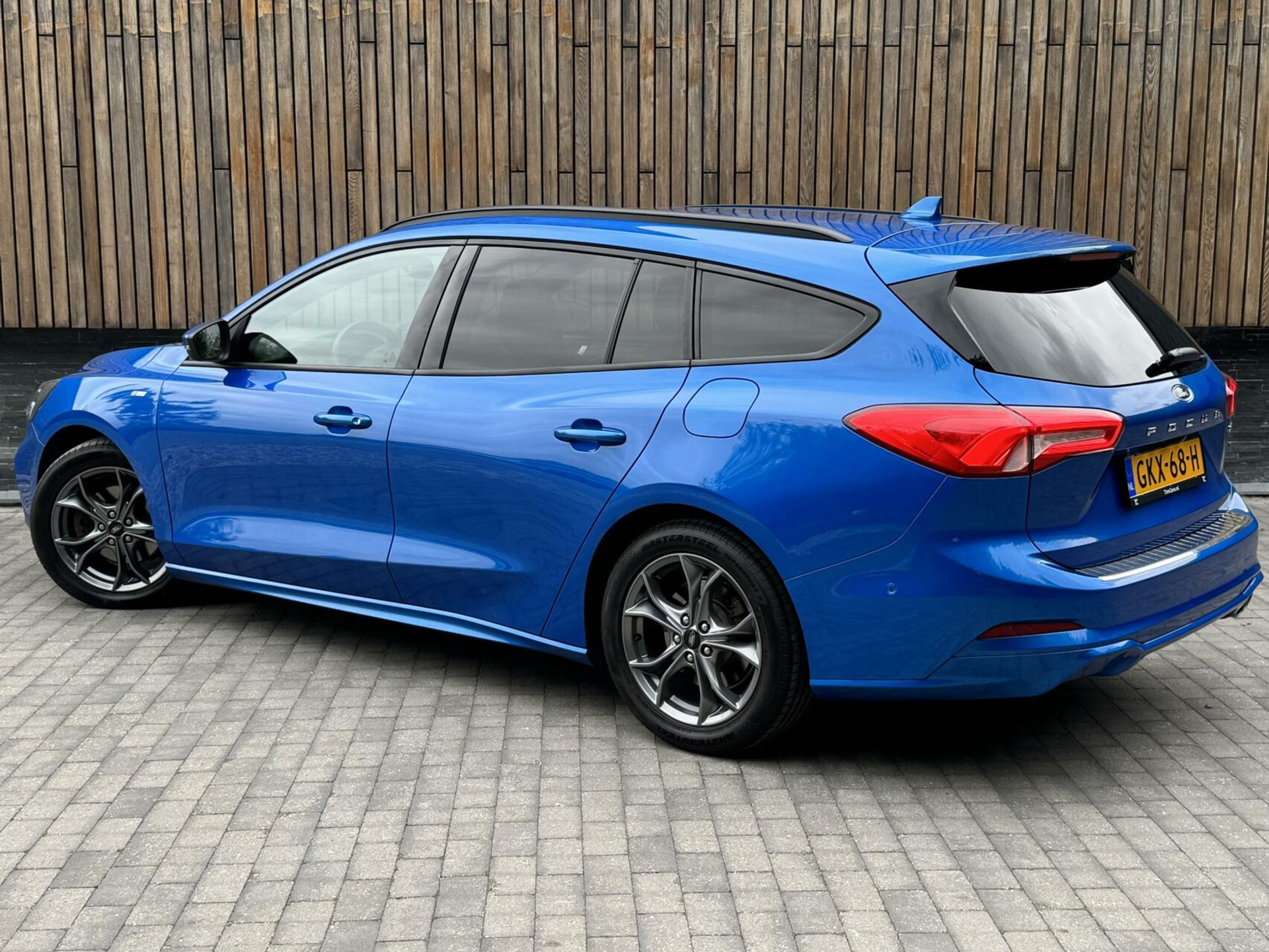 Ford Focus Wagon 1.0 EcoBoost Hybrid ST Line | Navigatiesysteem | Stoelverwarming | Stuurverwarming | LED verlichting | Apple CarPlay | Achteruitrijcamera | Inparkeerhulp | Parkeersensoren voor en achter 44761242-24.jpg | Timcars.nl