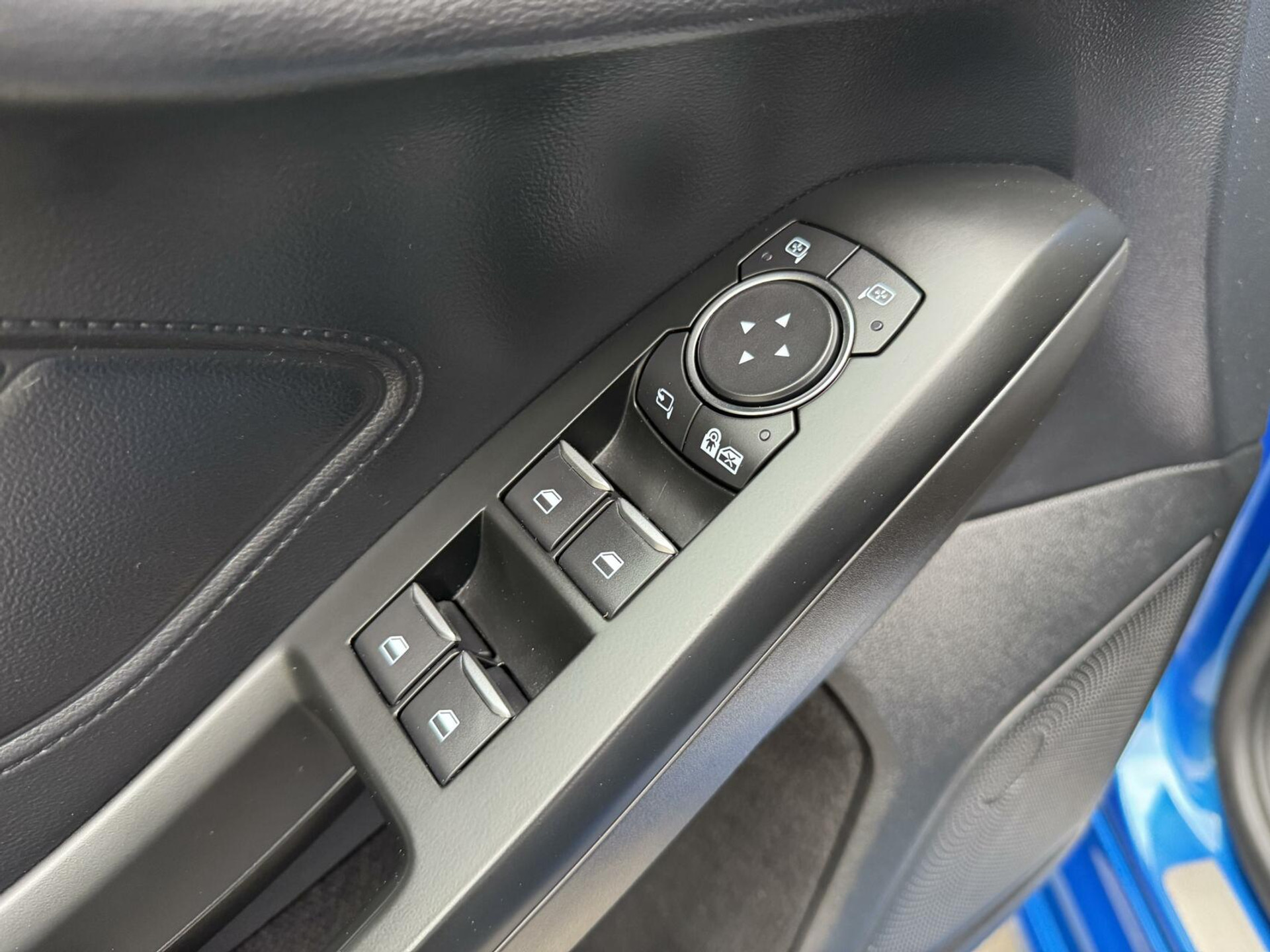 Ford Focus Wagon 1.0 EcoBoost Hybrid ST Line | Navigatiesysteem | Stoelverwarming | Stuurverwarming | LED verlichting | Apple CarPlay | Achteruitrijcamera | Inparkeerhulp | Parkeersensoren voor en achter 44761242-3.jpg | Timcars.nl