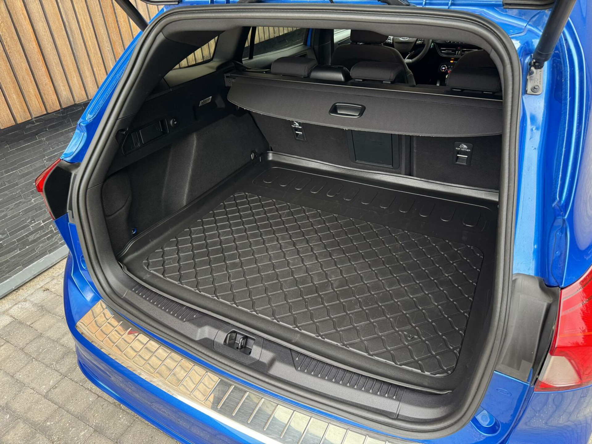 Ford Focus Wagon 1.0 EcoBoost Hybrid ST Line | Navigatiesysteem | Stoelverwarming | Stuurverwarming | LED verlichting | Apple CarPlay | Achteruitrijcamera | Inparkeerhulp | Parkeersensoren voor en achter 44761242-35.jpg | Timcars.nl