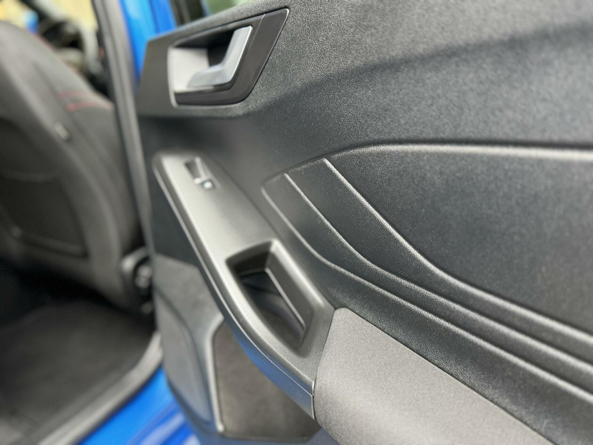 Ford Focus Wagon 1.0 EcoBoost Hybrid ST Line | Navigatiesysteem | Stoelverwarming | Stuurverwarming | LED verlichting | Apple CarPlay | Achteruitrijcamera | Inparkeerhulp | Parkeersensoren voor en achter 44761242-39.jpg | Timcars.nl