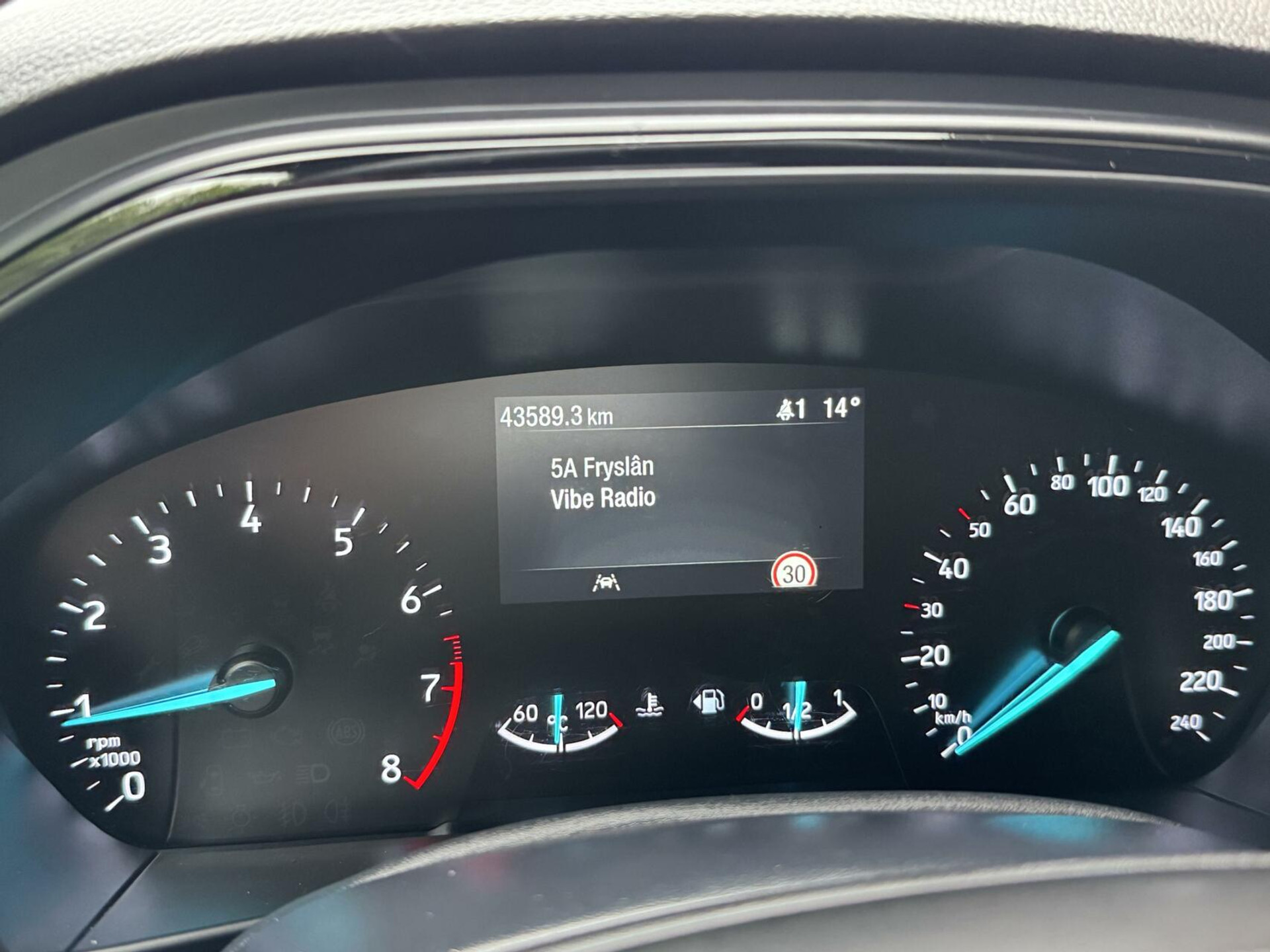 Ford Focus Wagon 1.0 EcoBoost Hybrid ST Line | Navigatiesysteem | Stoelverwarming | Stuurverwarming | LED verlichting | Apple CarPlay | Achteruitrijcamera | Inparkeerhulp | Parkeersensoren voor en achter 44761242-4.jpg | Timcars.nl