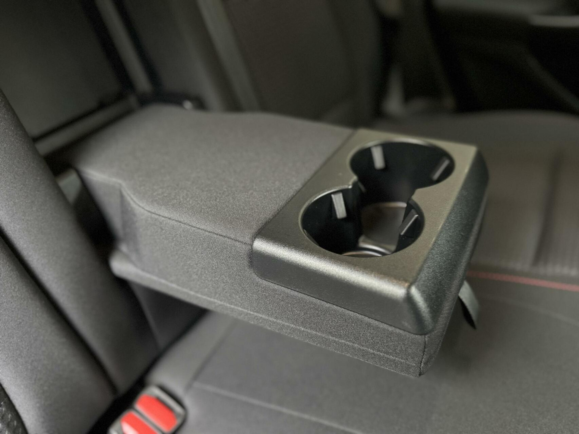 Ford Focus Wagon 1.0 EcoBoost Hybrid ST Line | Navigatiesysteem | Stoelverwarming | Stuurverwarming | LED verlichting | Apple CarPlay | Achteruitrijcamera | Inparkeerhulp | Parkeersensoren voor en achter 44761242-40.jpg | Timcars.nl