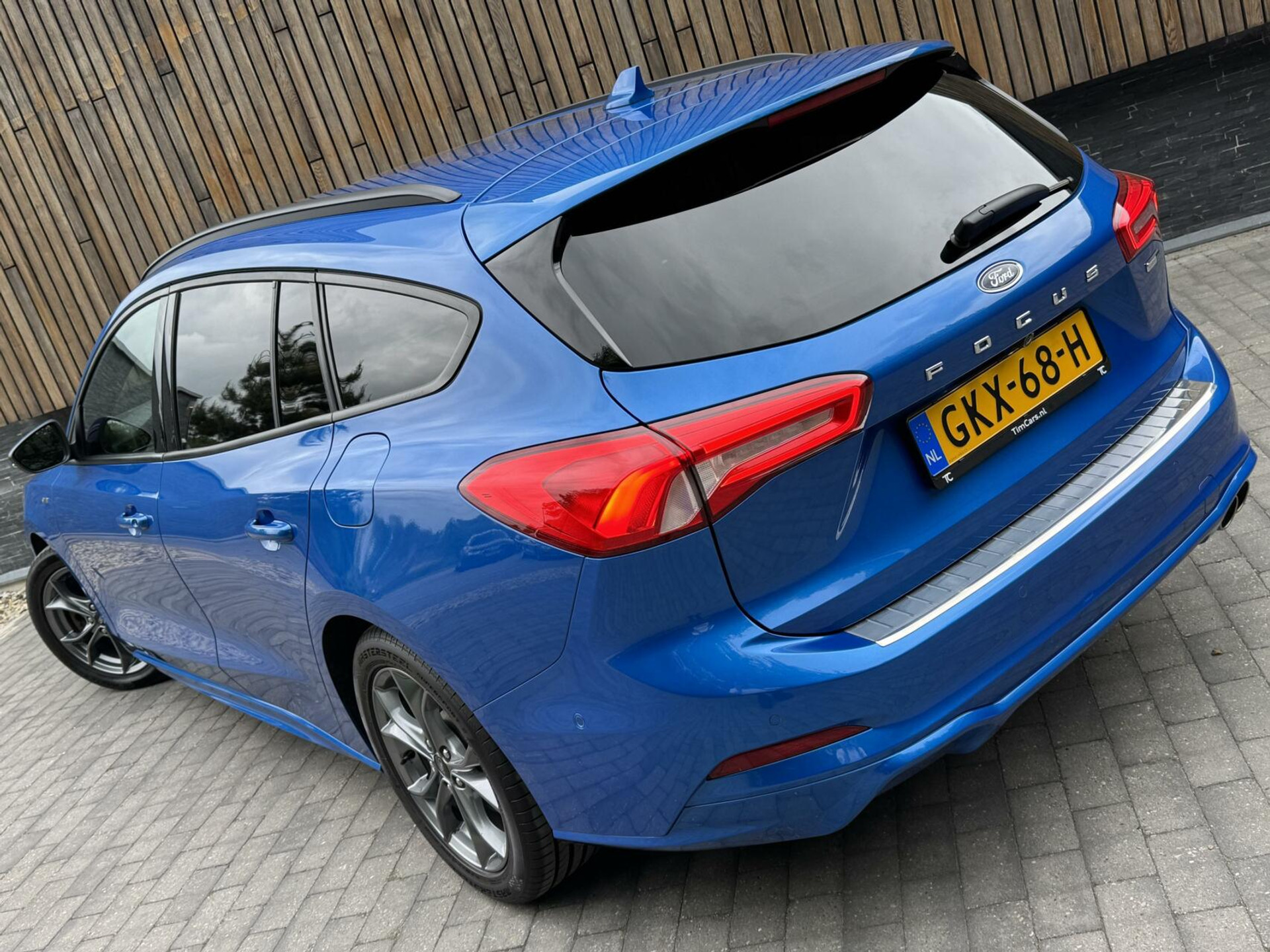 Ford Focus Wagon 1.0 EcoBoost Hybrid ST Line | Navigatiesysteem | Stoelverwarming | Stuurverwarming | LED verlichting | Apple CarPlay | Achteruitrijcamera | Inparkeerhulp | Parkeersensoren voor en achter 44761242-45.jpg | Timcars.nl
