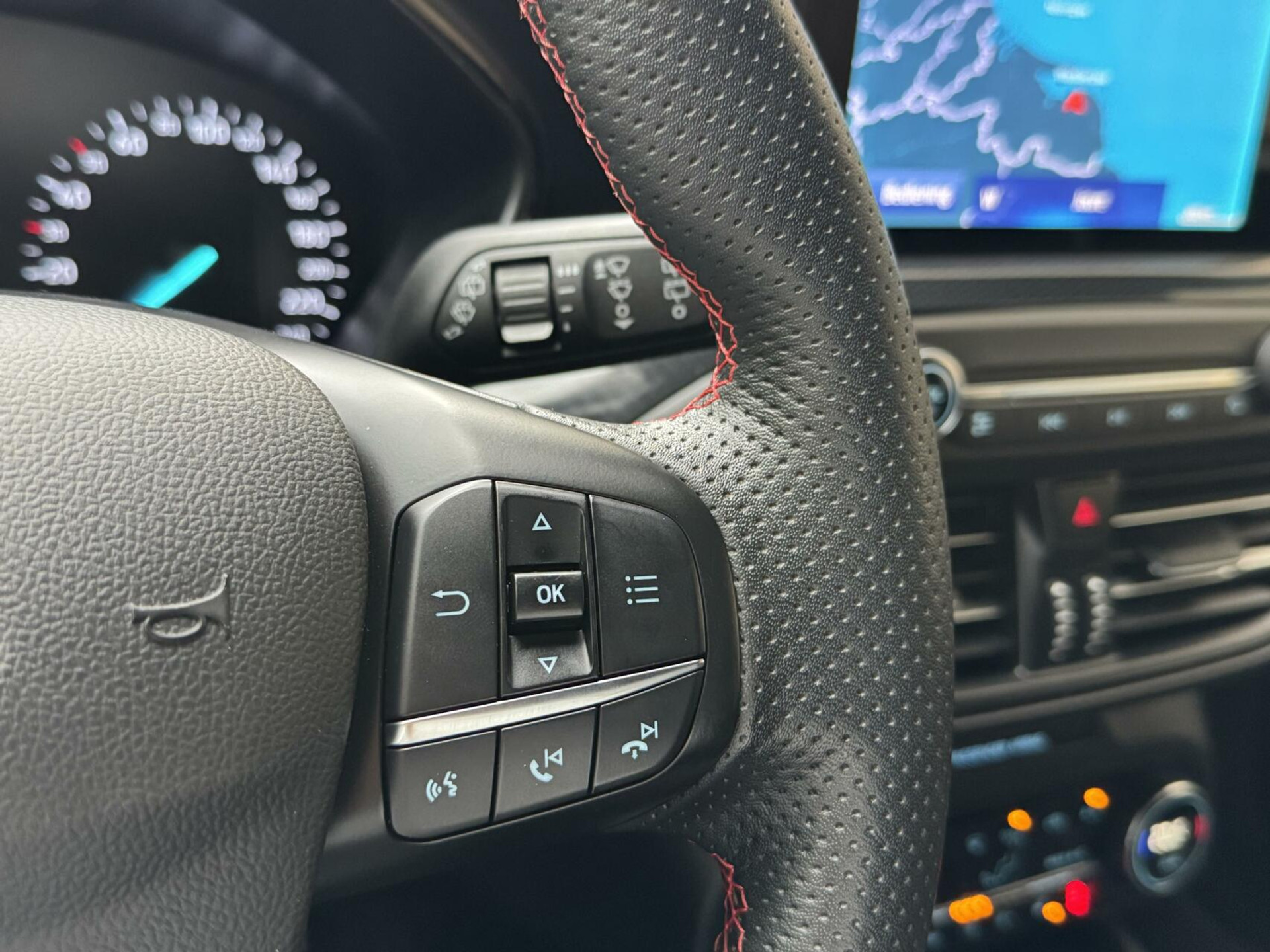 Ford Focus Wagon 1.0 EcoBoost Hybrid ST Line | Navigatiesysteem | Stoelverwarming | Stuurverwarming | LED verlichting | Apple CarPlay | Achteruitrijcamera | Inparkeerhulp | Parkeersensoren voor en achter 44761242-9.jpg | Timcars.nl